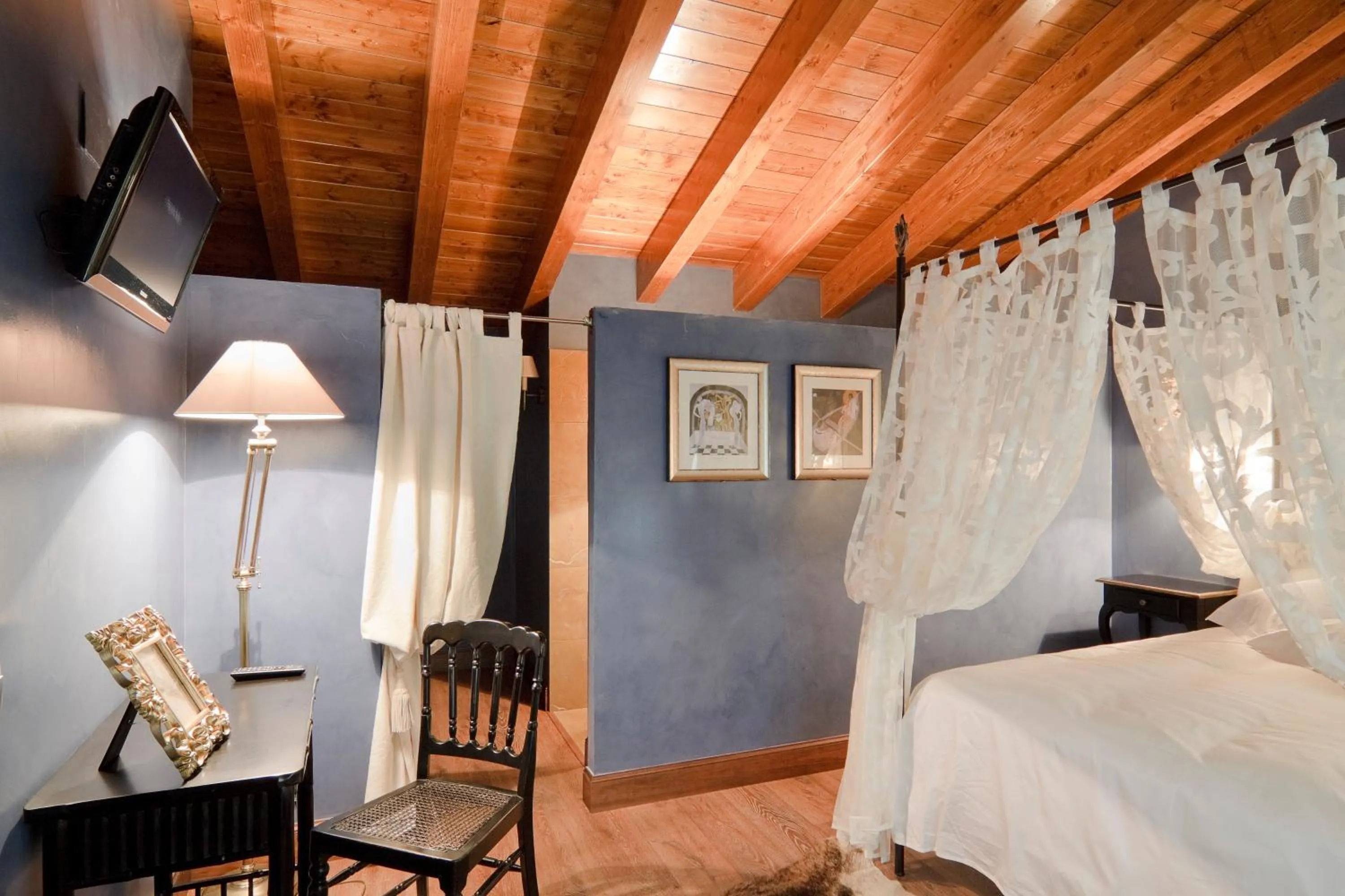 Photo of the whole room, Bed in Hospederia de los Parajes