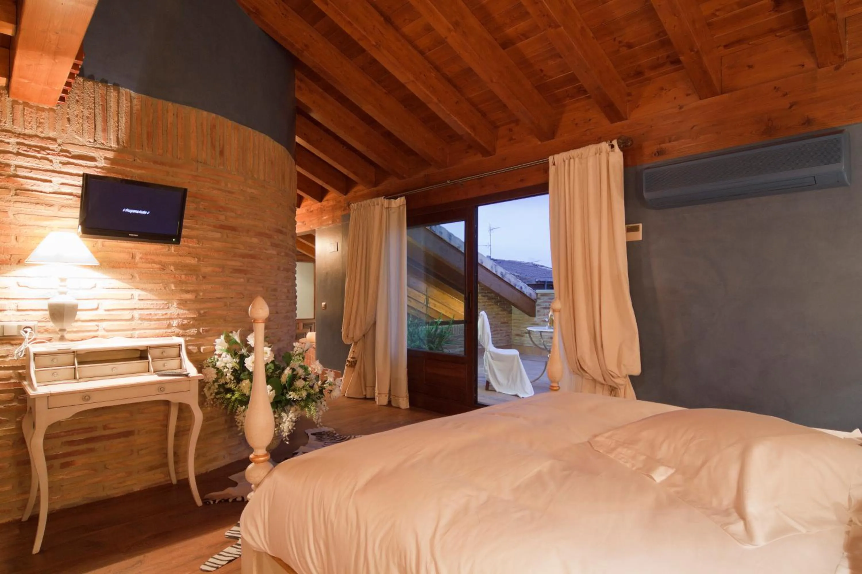 Photo of the whole room, Bed in Hospederia de los Parajes