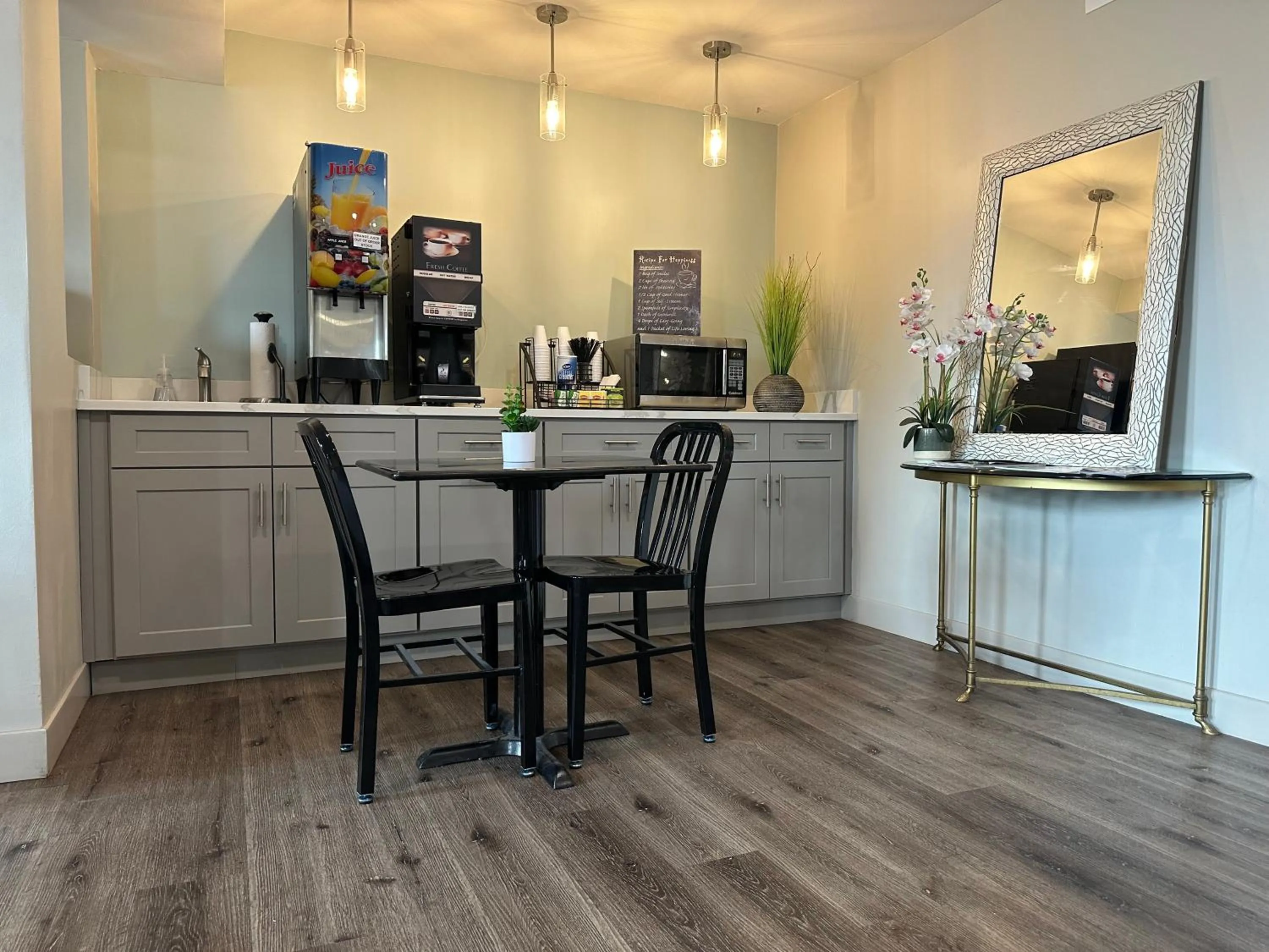 Coffee/tea facilities in Quarters Inn & Suites