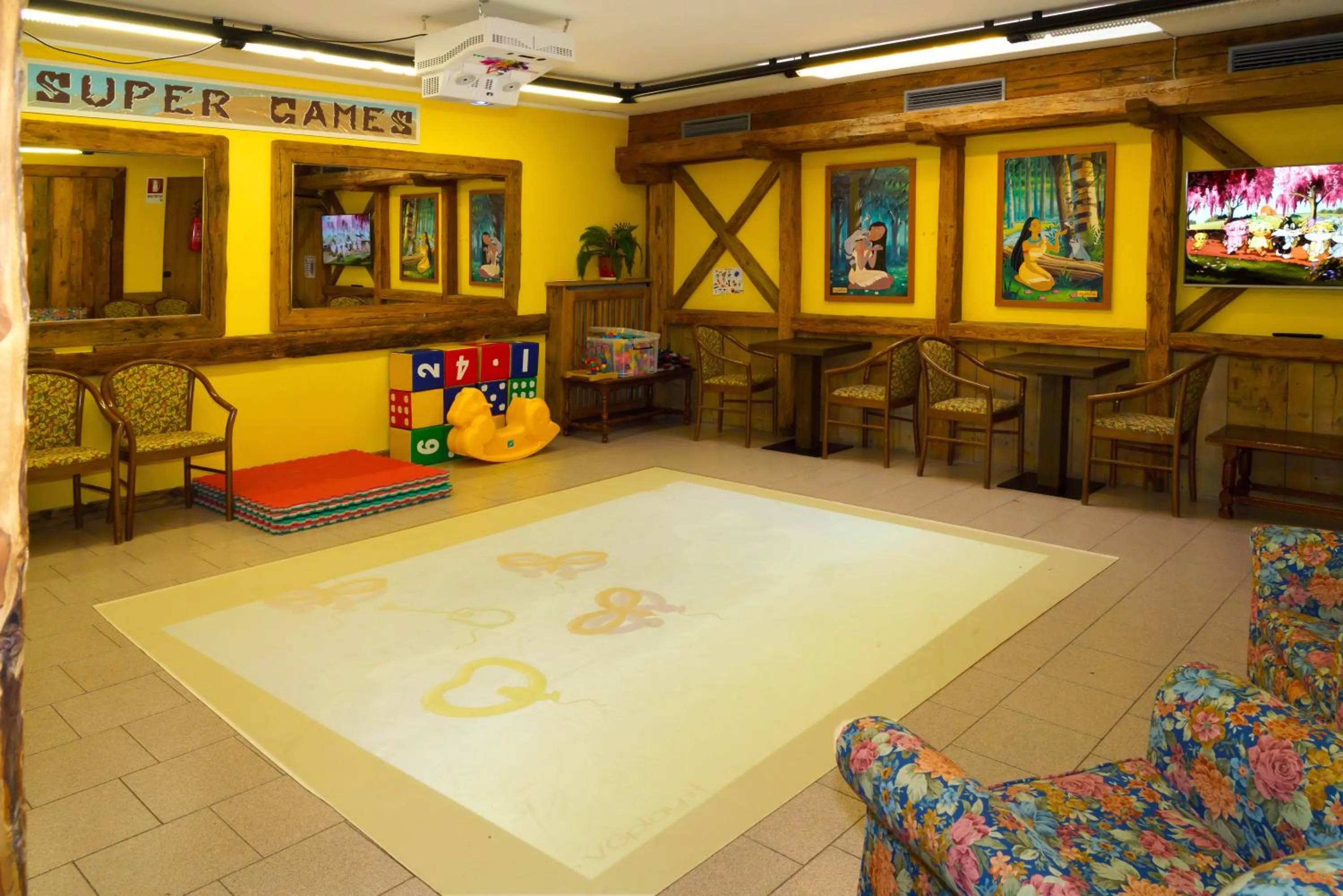 Kids's club in Hotel Dolomiti Schloss