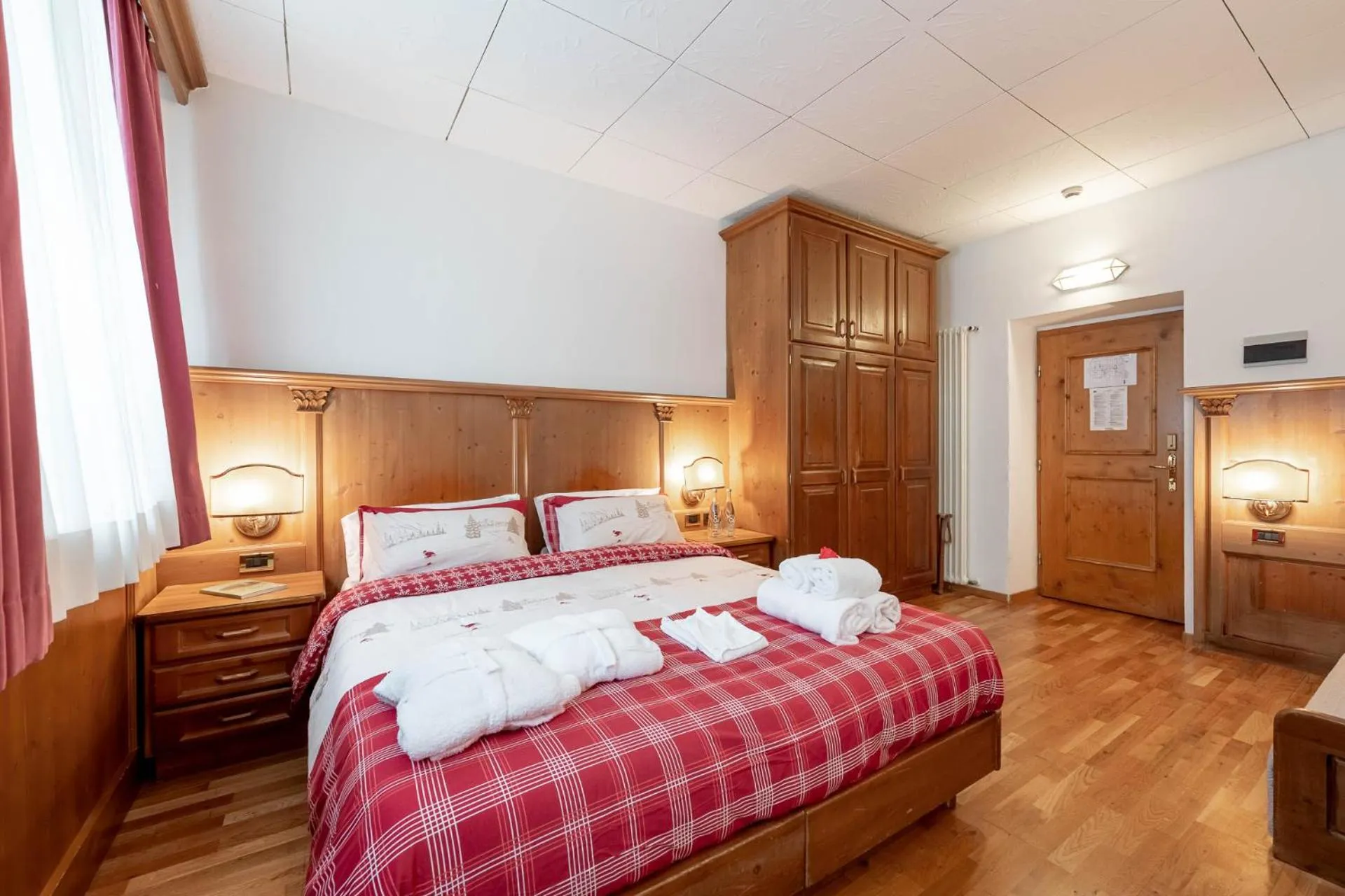 Bedroom, Bed in Hotel Dolomiti Schloss