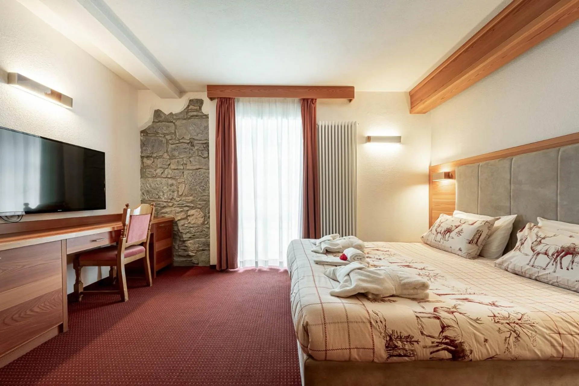 Bedroom, Bed in Hotel Dolomiti Schloss