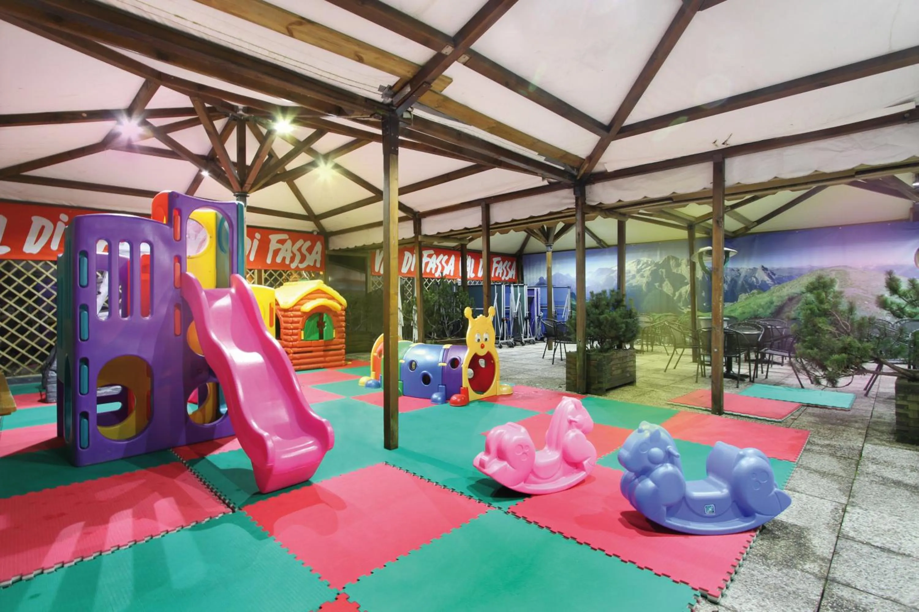 Children play ground in Hotel il Caminetto Sport