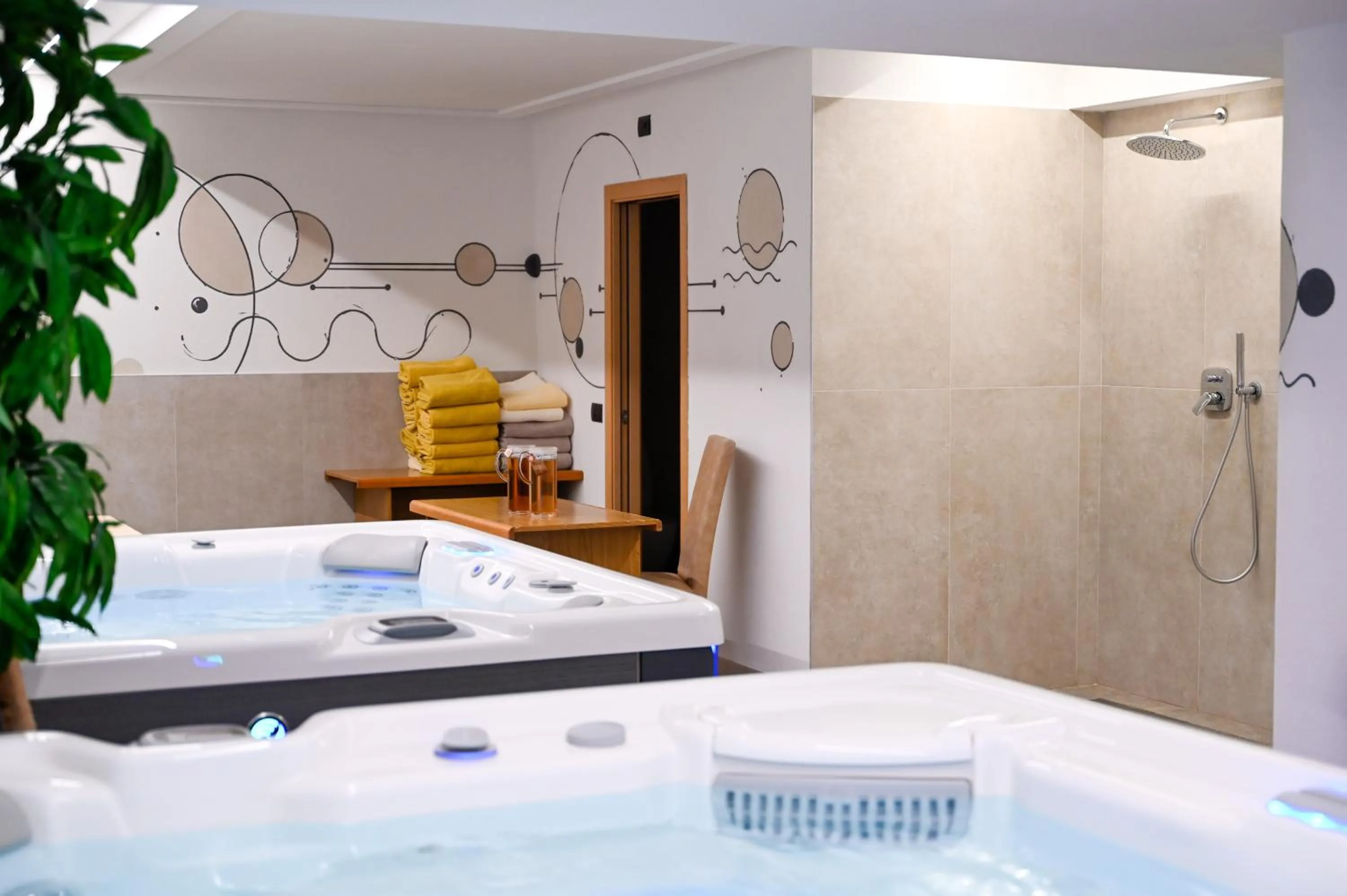 Property building, Bed in Hotel Bellevue