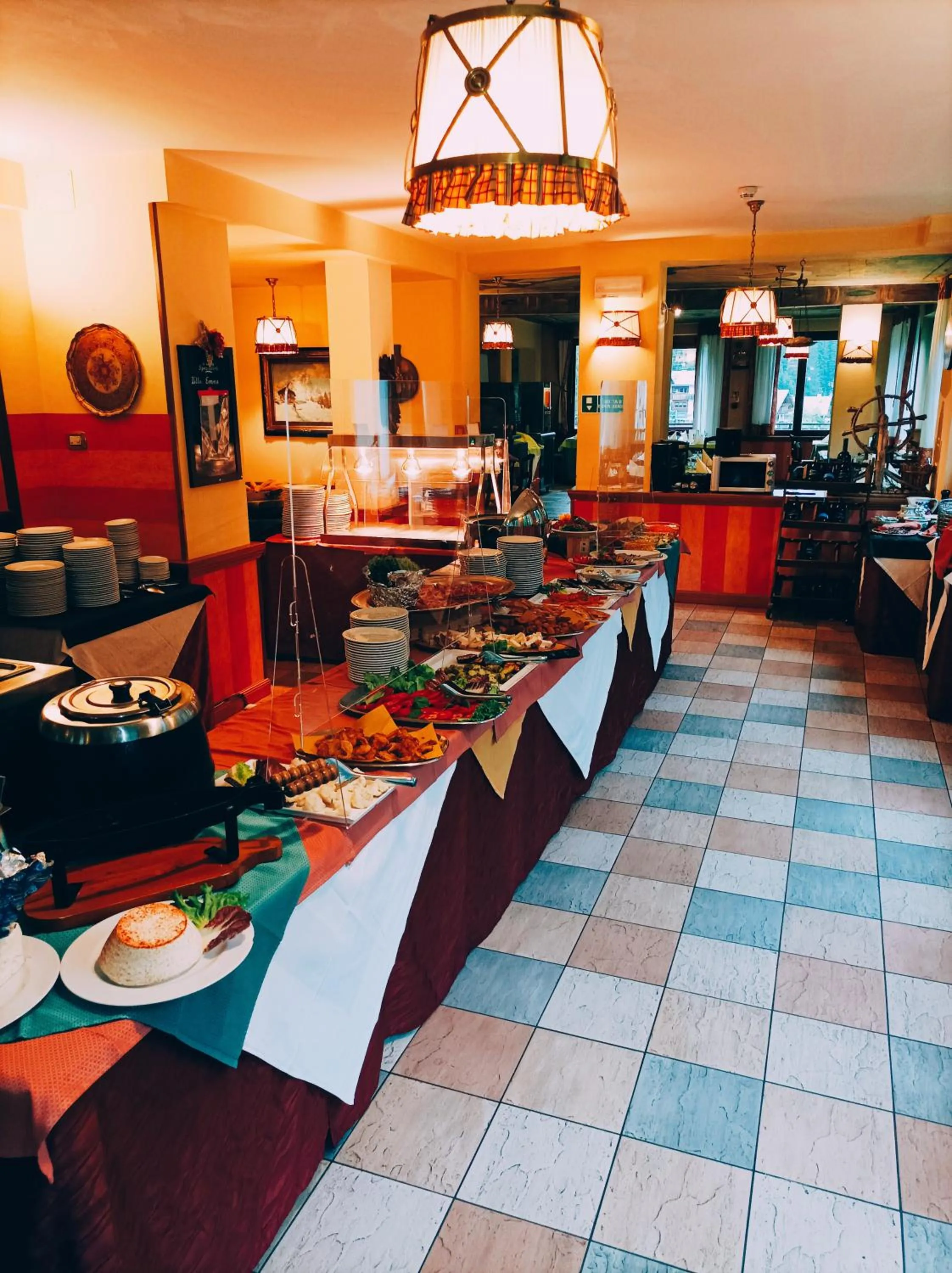 Restaurant/places to eat in IHR Hotel Villa Emma