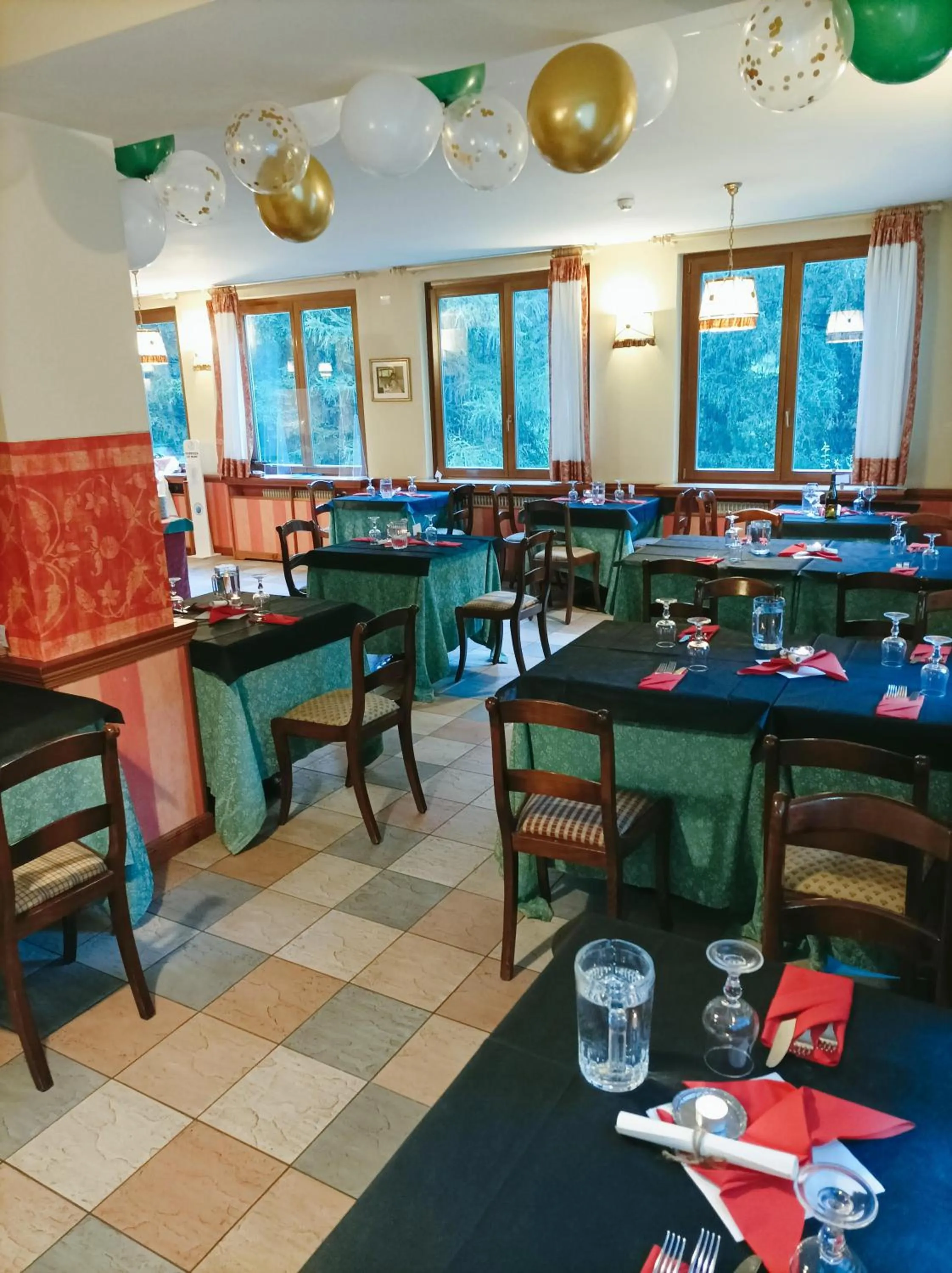 Restaurant/places to eat in IHR Hotel Villa Emma