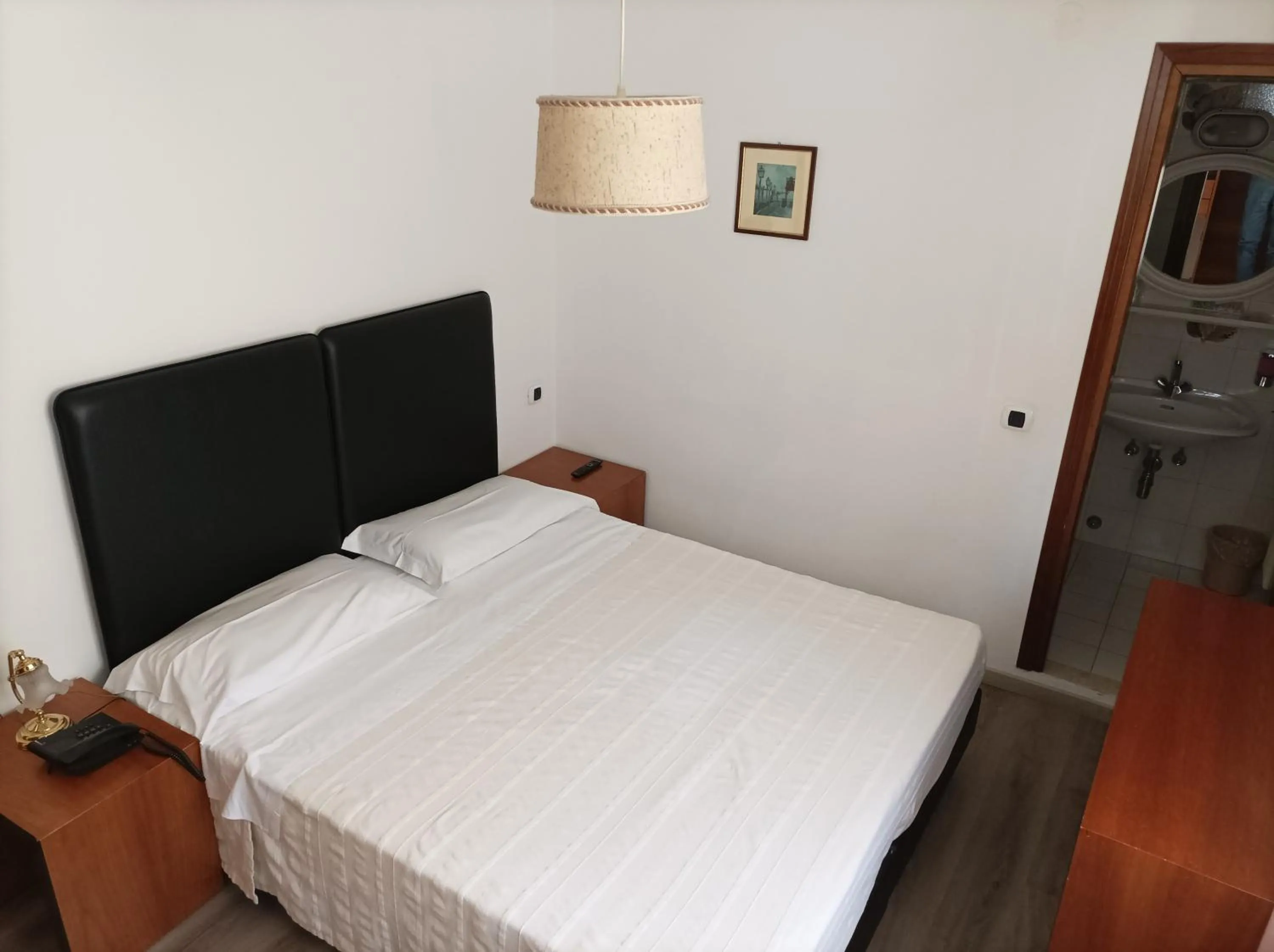 Bedroom, Bed in IHR Hotel Villa Emma