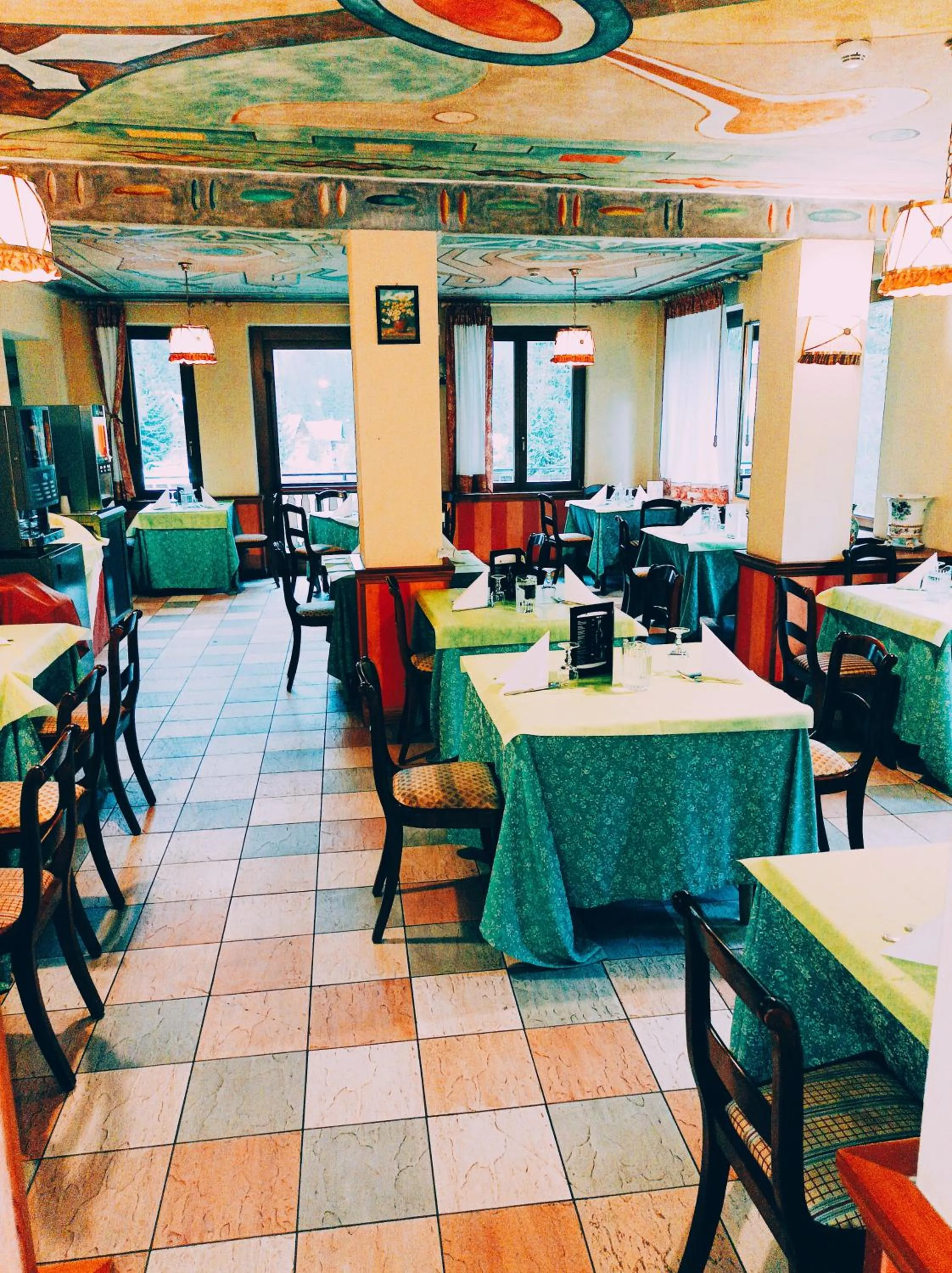 Restaurant/places to eat in IHR Hotel Villa Emma