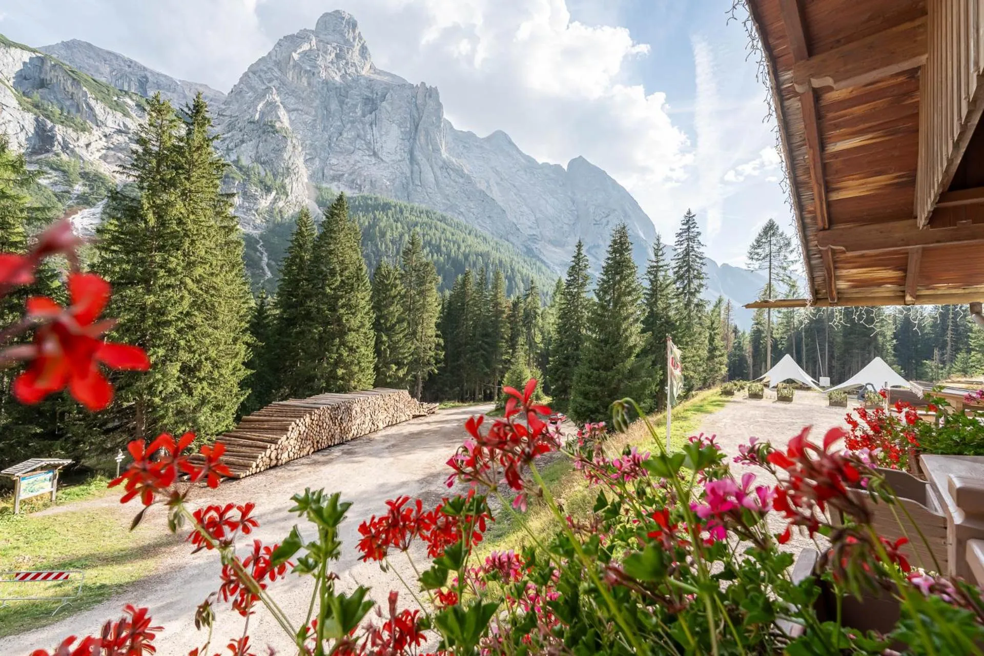 Property building in Hotel Villetta Maria Cottage