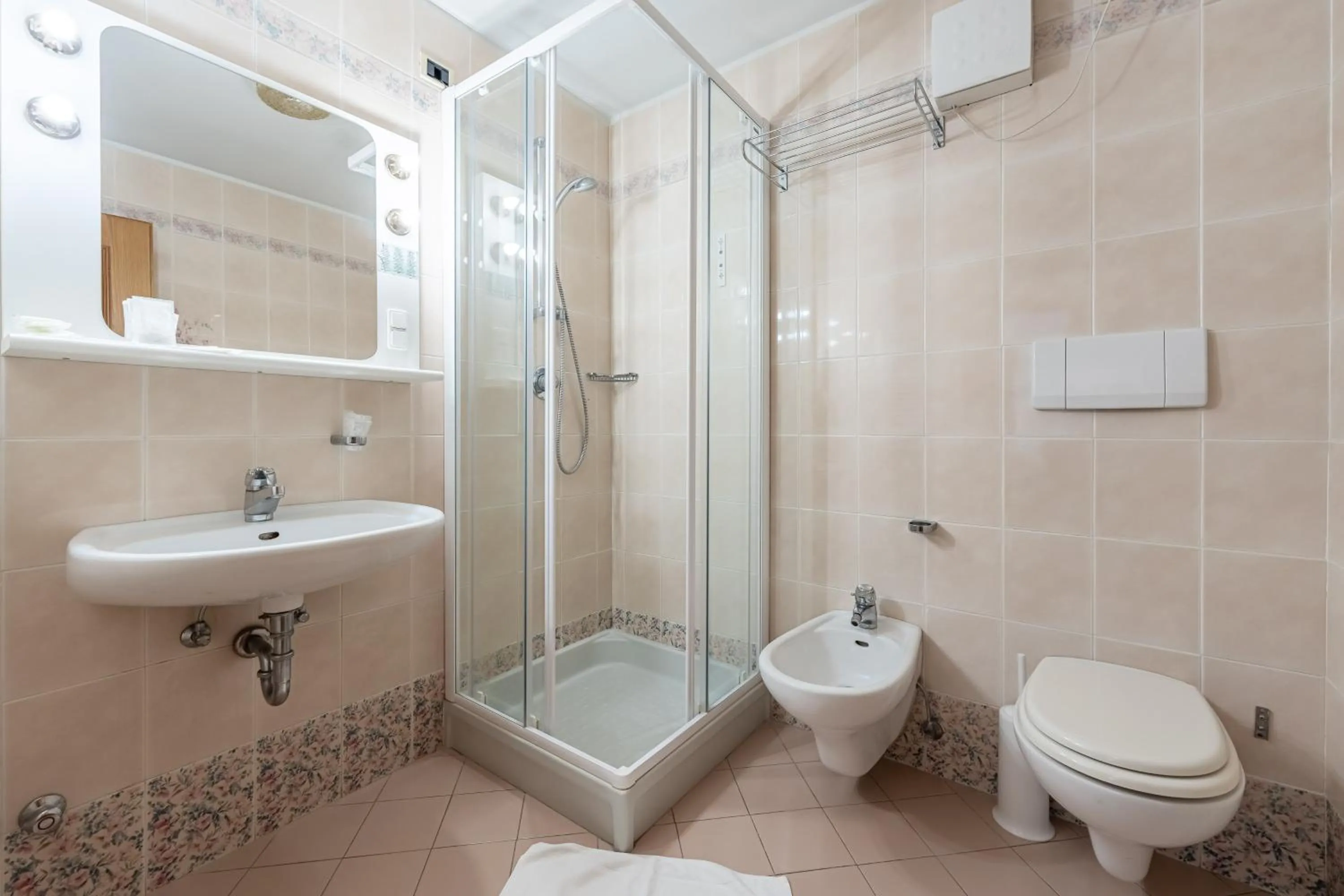 Shower in Hotel Villetta Maria Cottage