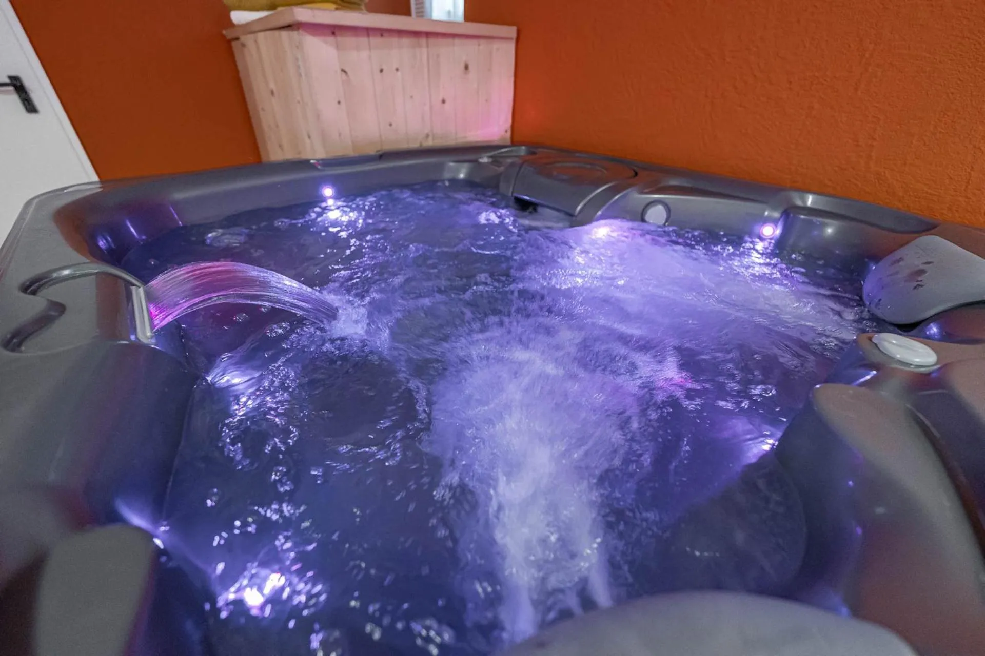 Hot Tub in Hotel Villetta Maria Cottage