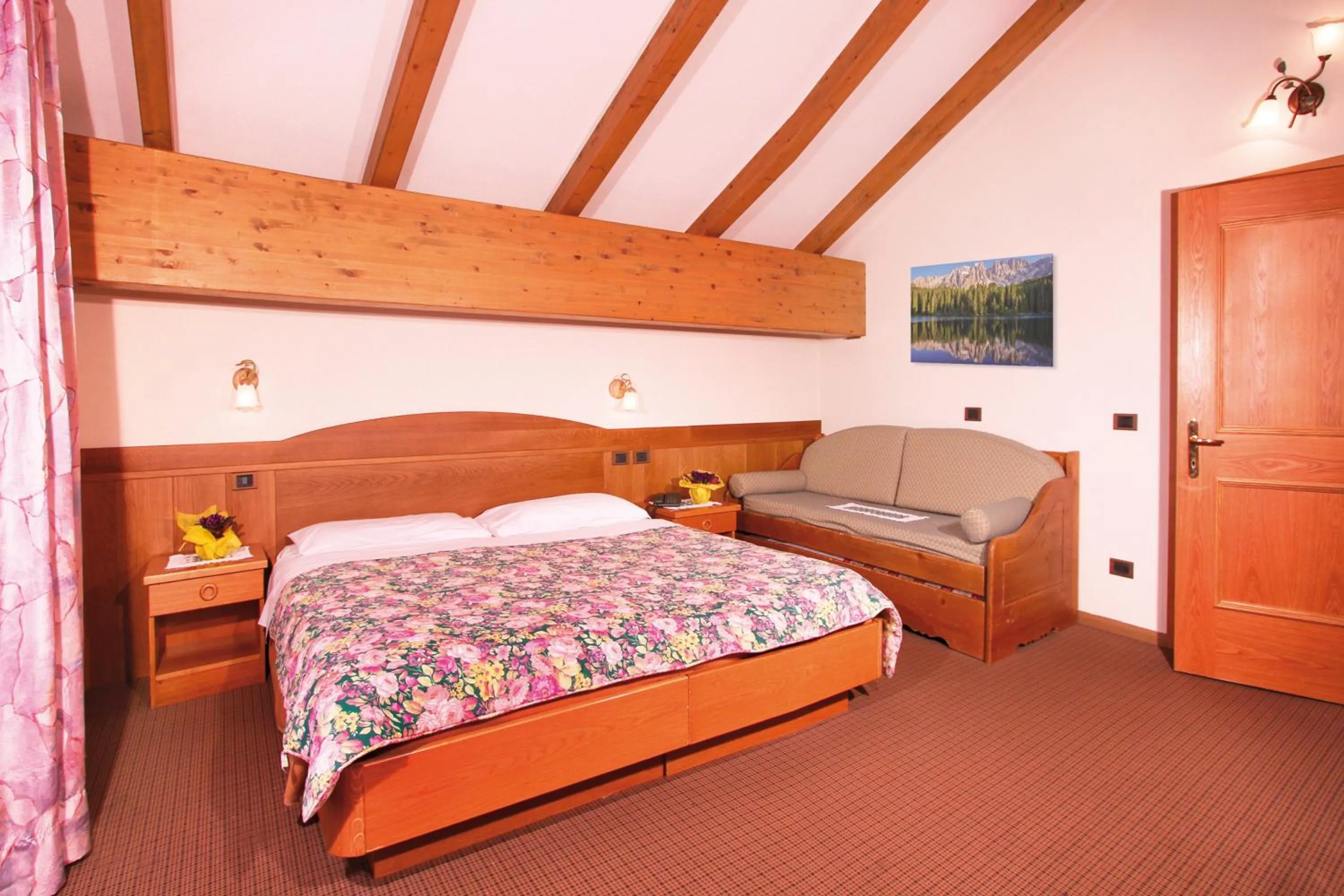 Decorative detail, Bed in Hotel Villetta Maria Cottage