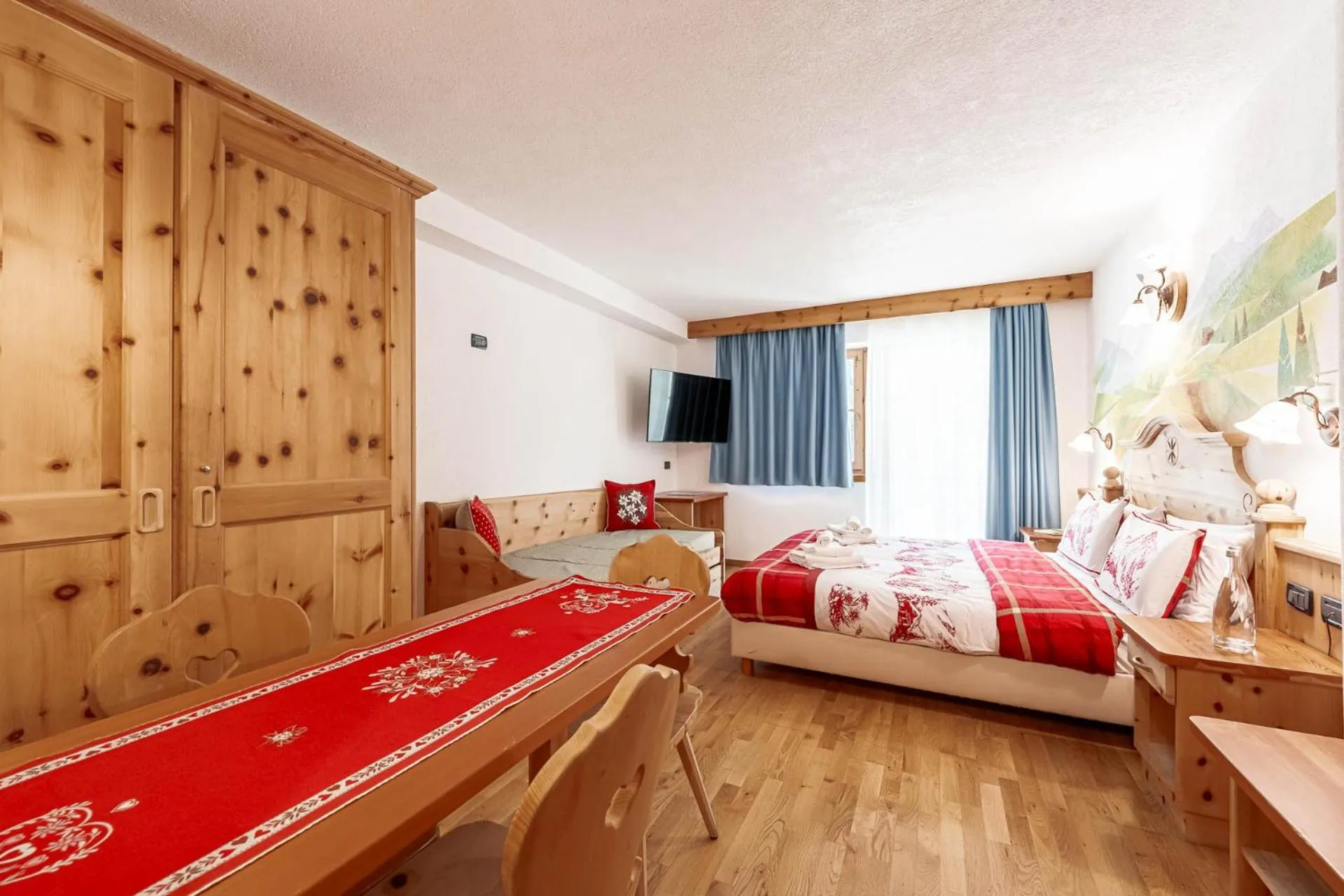 Decorative detail, Bed in Hotel Villetta Maria Cottage