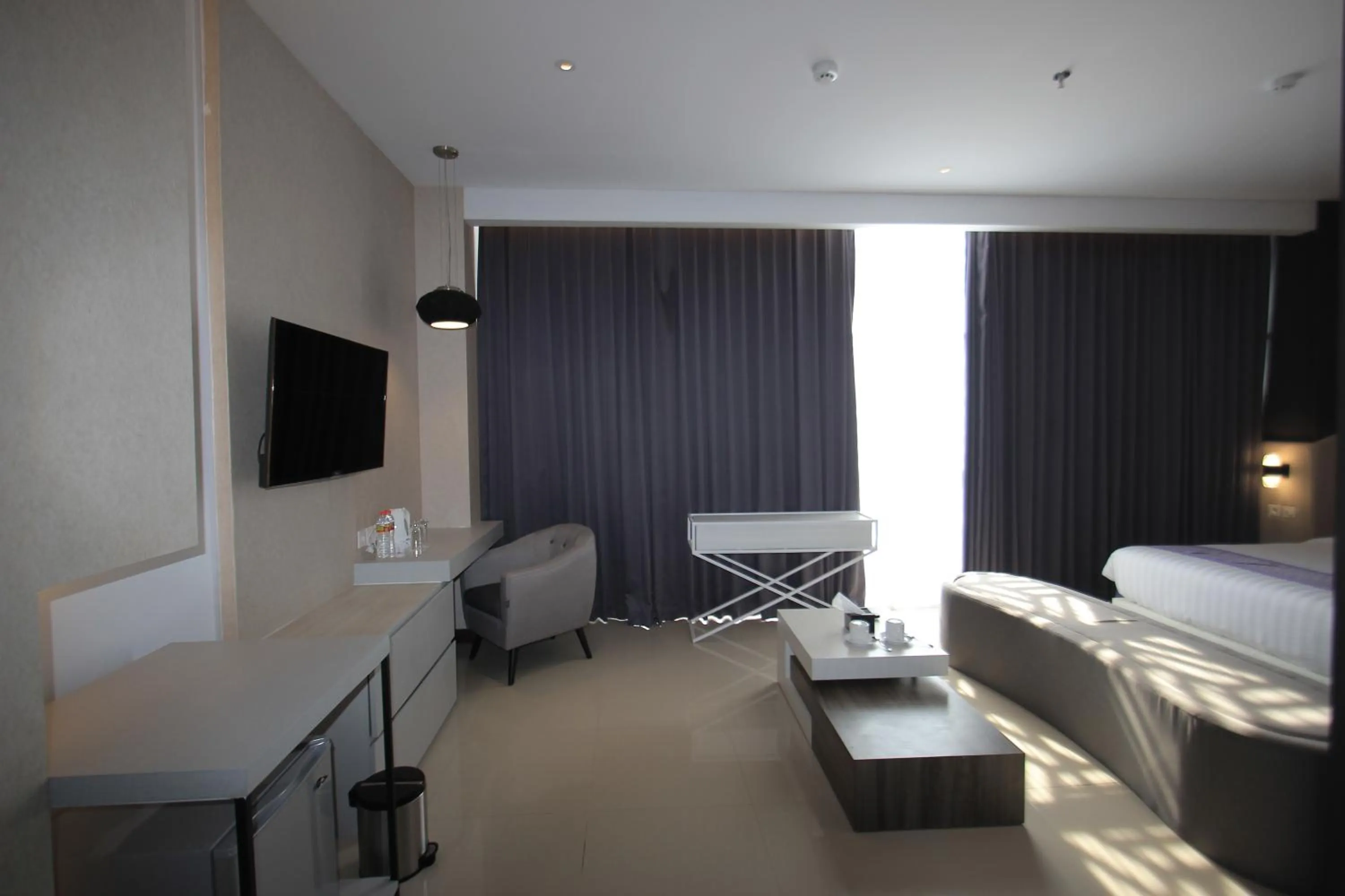 Bed in Forriz Hotel Yogyakarta