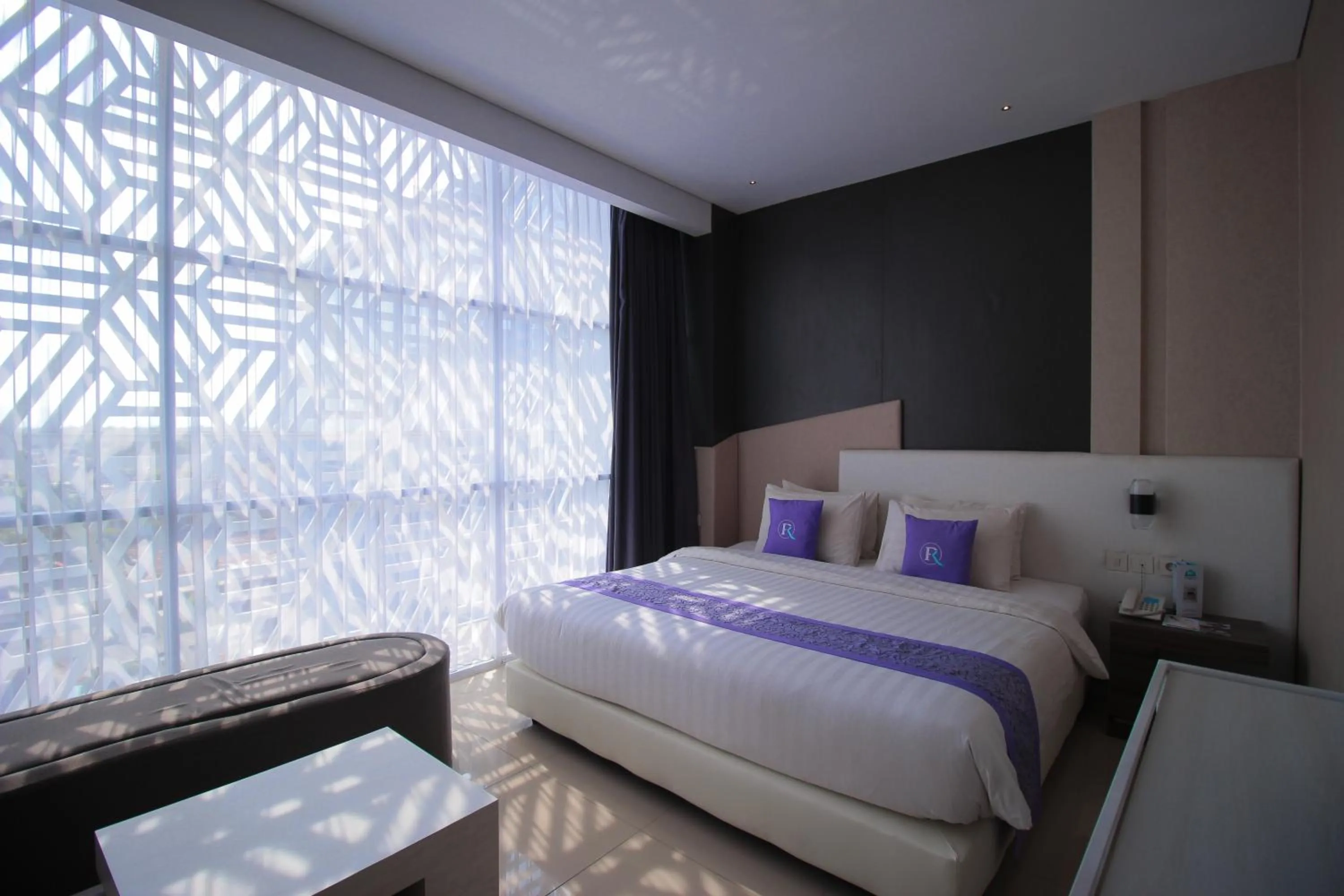 Bed in Forriz Hotel Yogyakarta