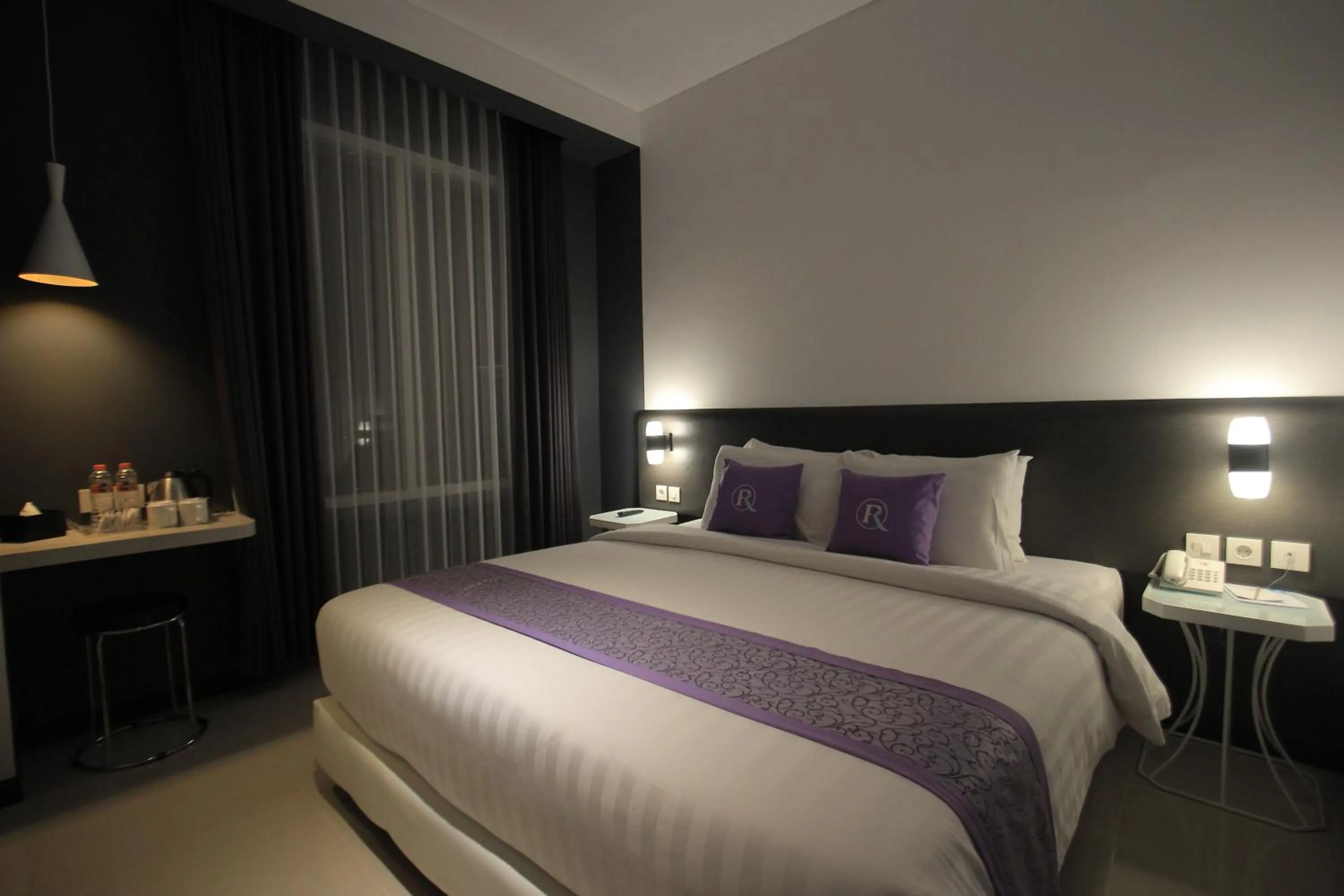 Bed in Forriz Hotel Yogyakarta