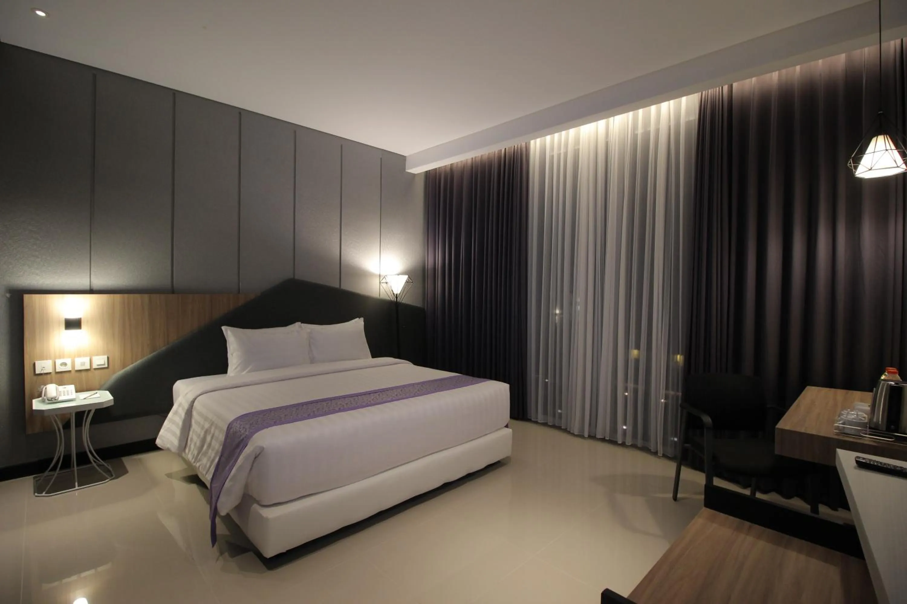 Bed in Forriz Hotel Yogyakarta