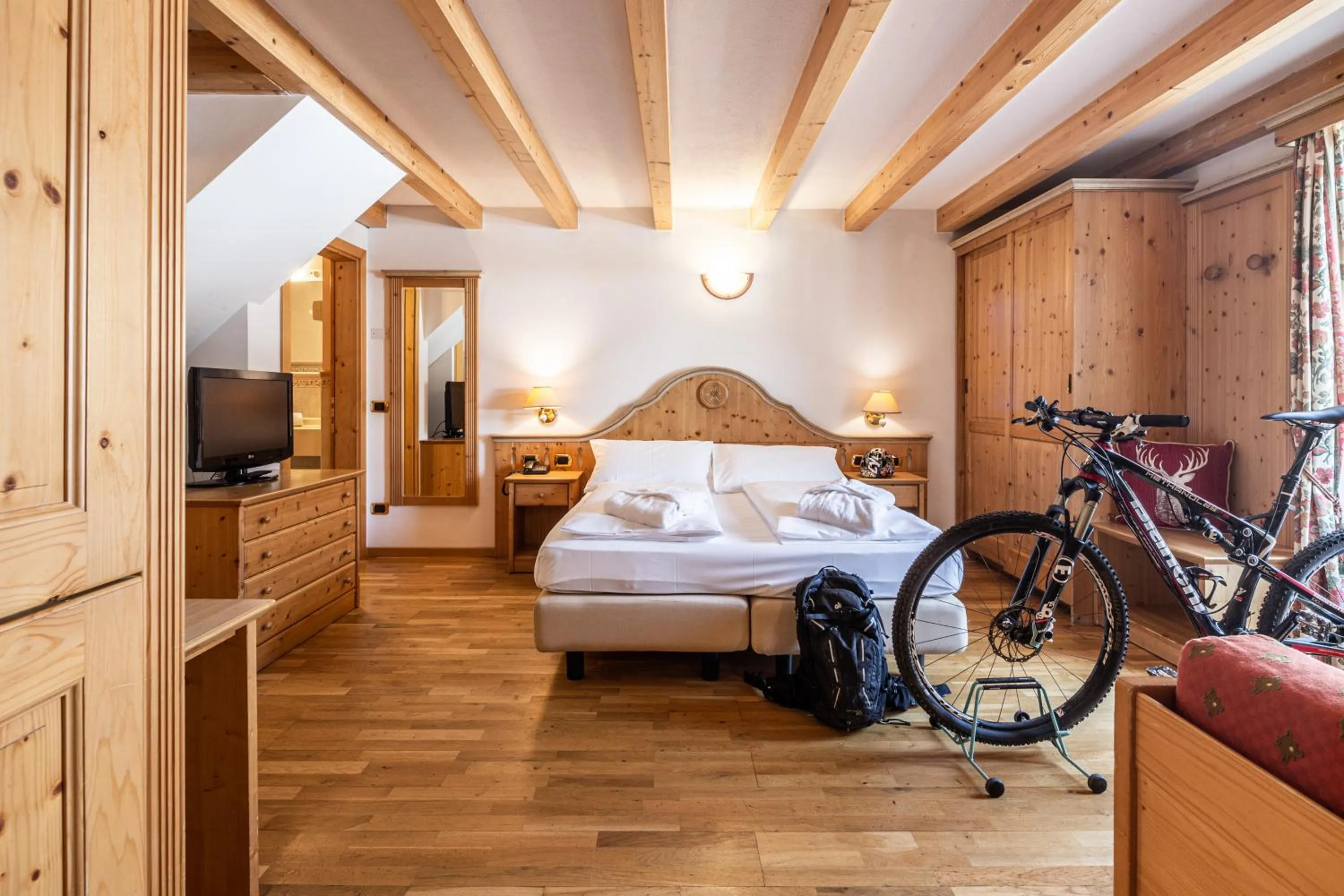 Photo of the whole room, Bed in Hotel Soreghes Gran Chalet
