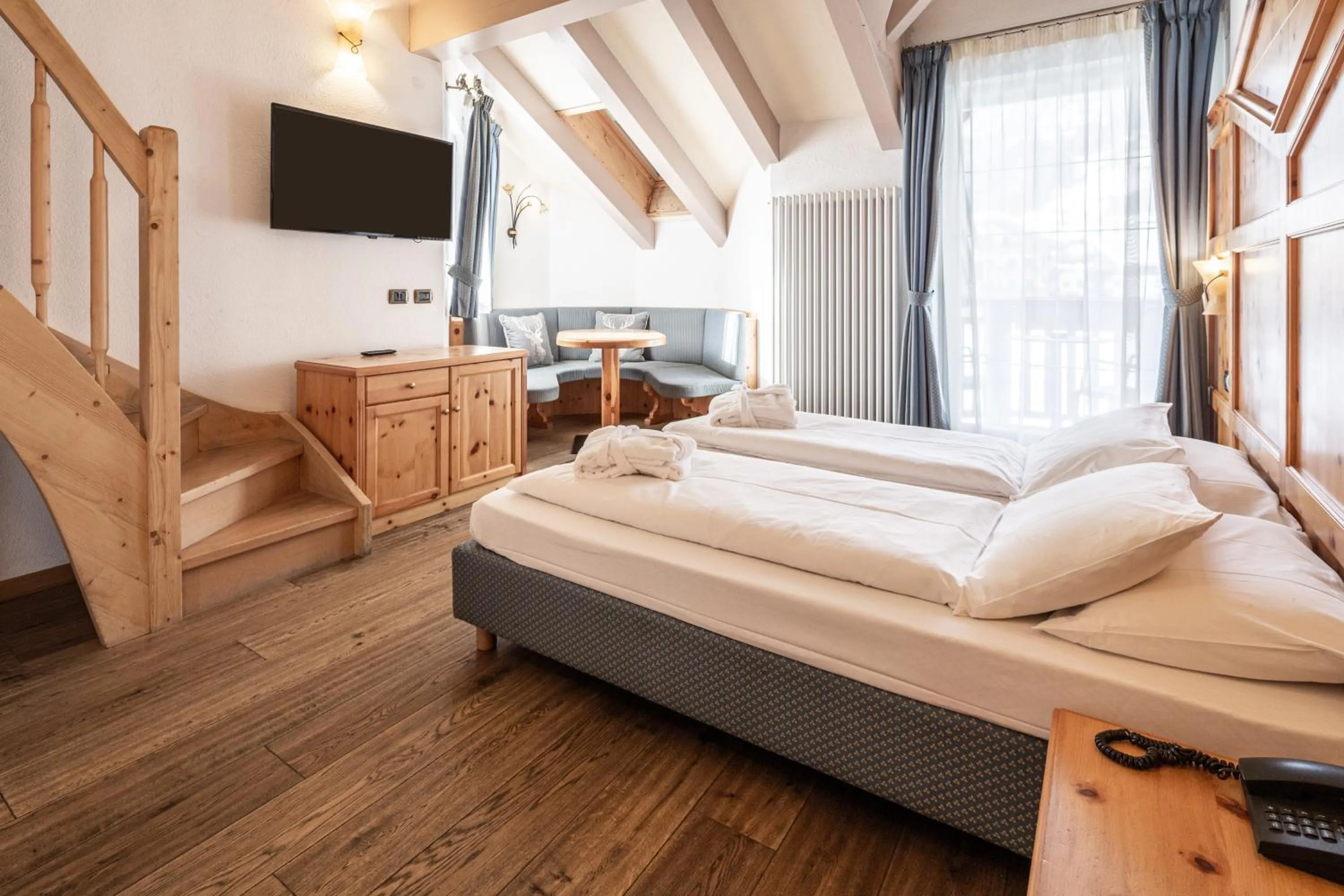 Photo of the whole room, Bed in Hotel Soreghes Gran Chalet