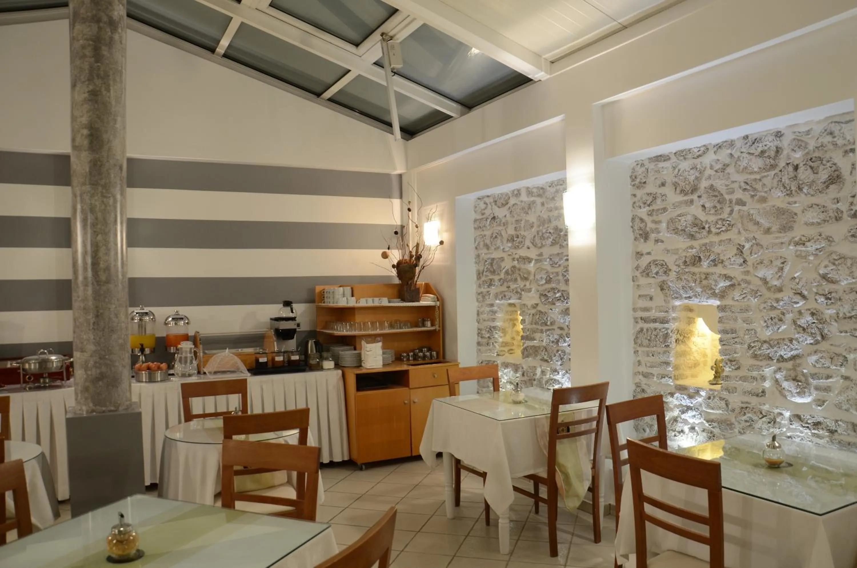 Restaurant/places to eat in Marie Palace