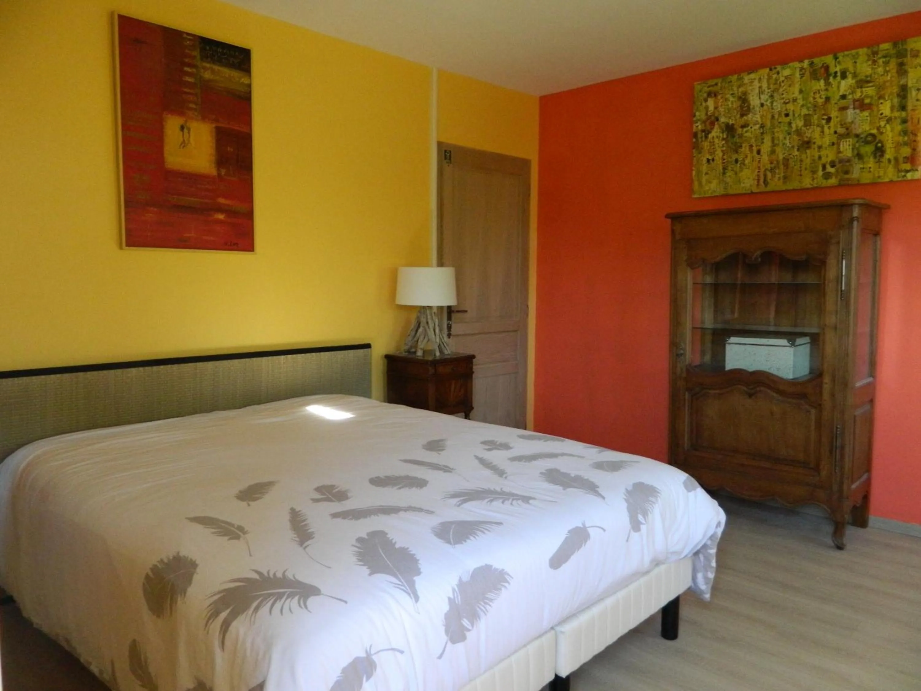 Photo of the whole room, Bed in Gite de l'école