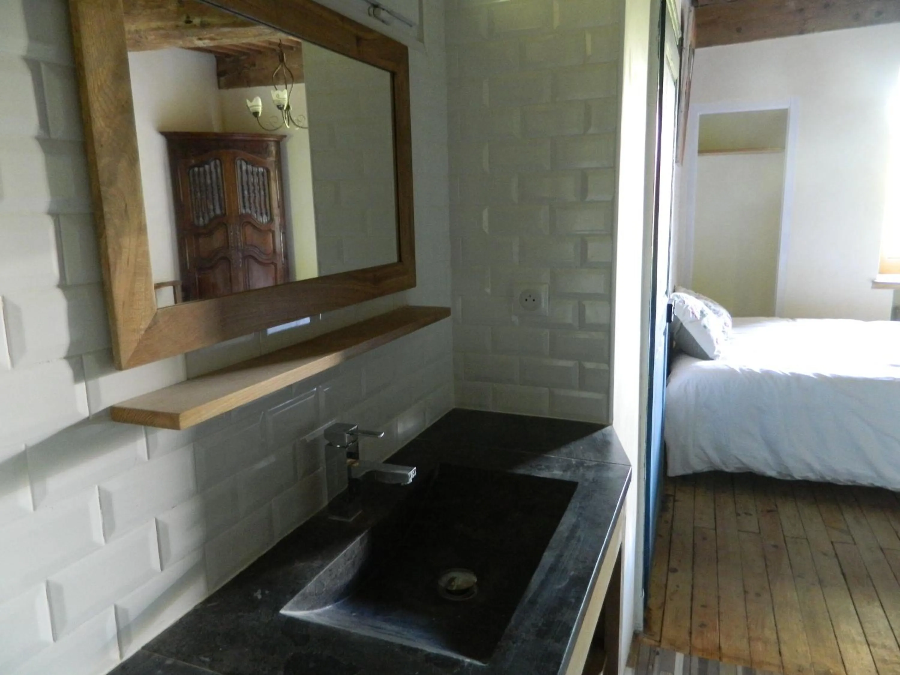 Bathroom, Bed in Gite de l'école