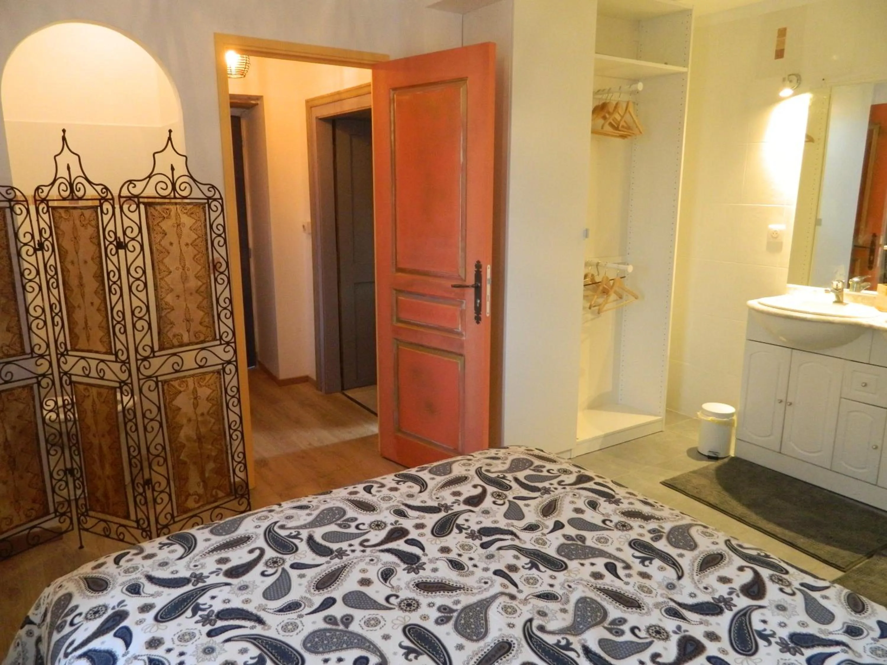 Photo of the whole room, Bed in Gite de l'école