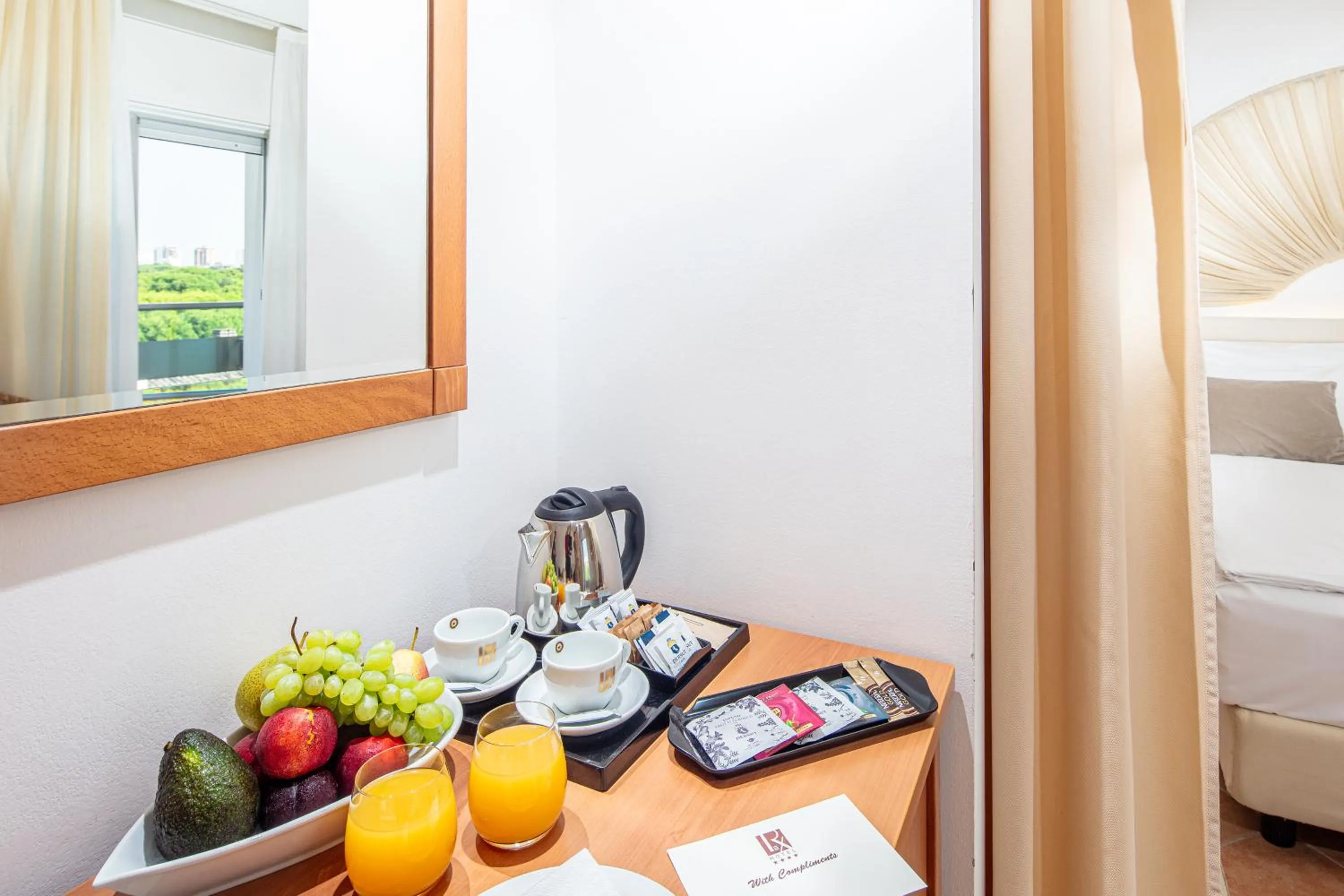 Restaurant/places to eat, Bed in Hotel Rex