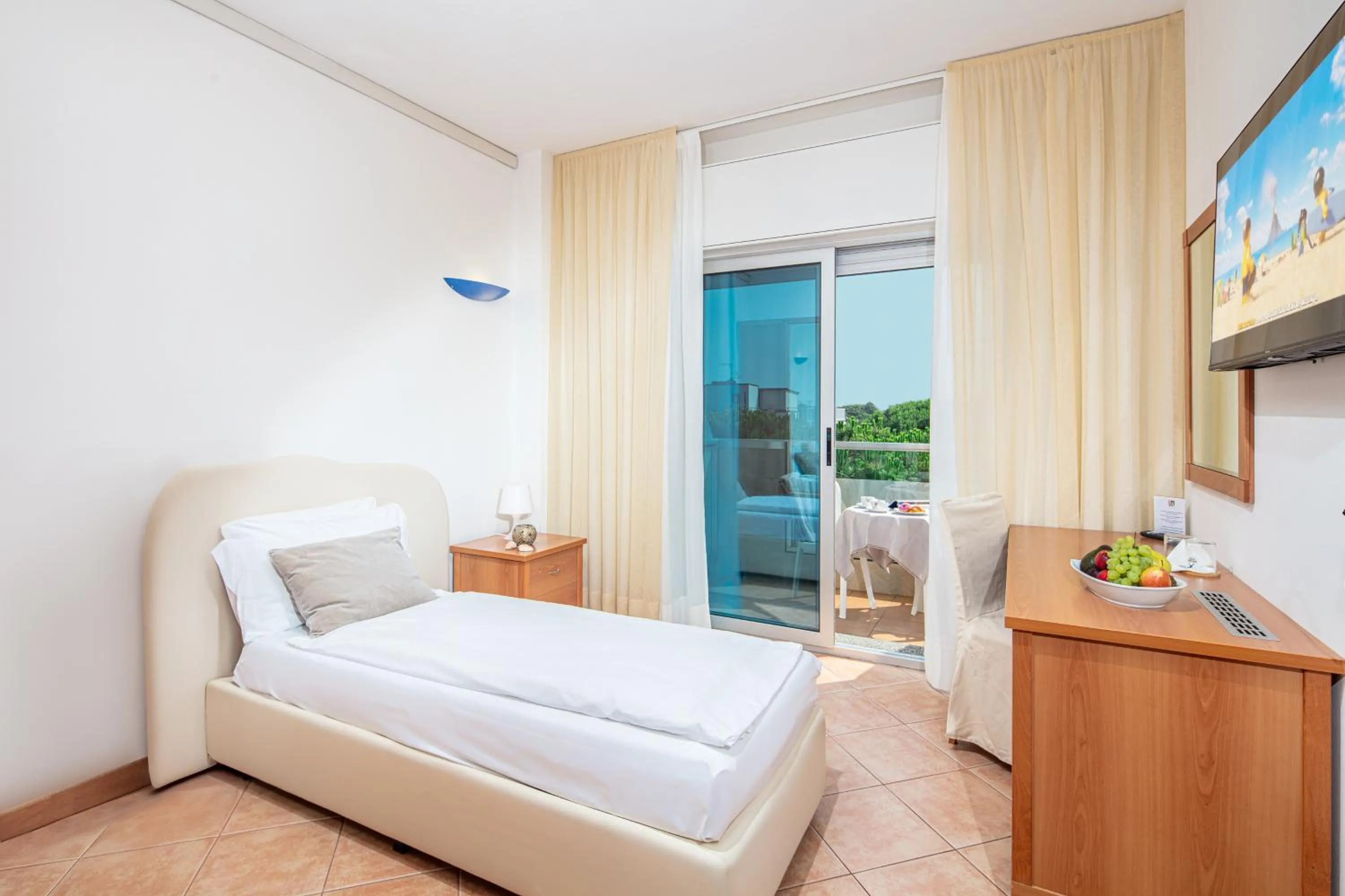 Restaurant/places to eat, Bed in Hotel Rex