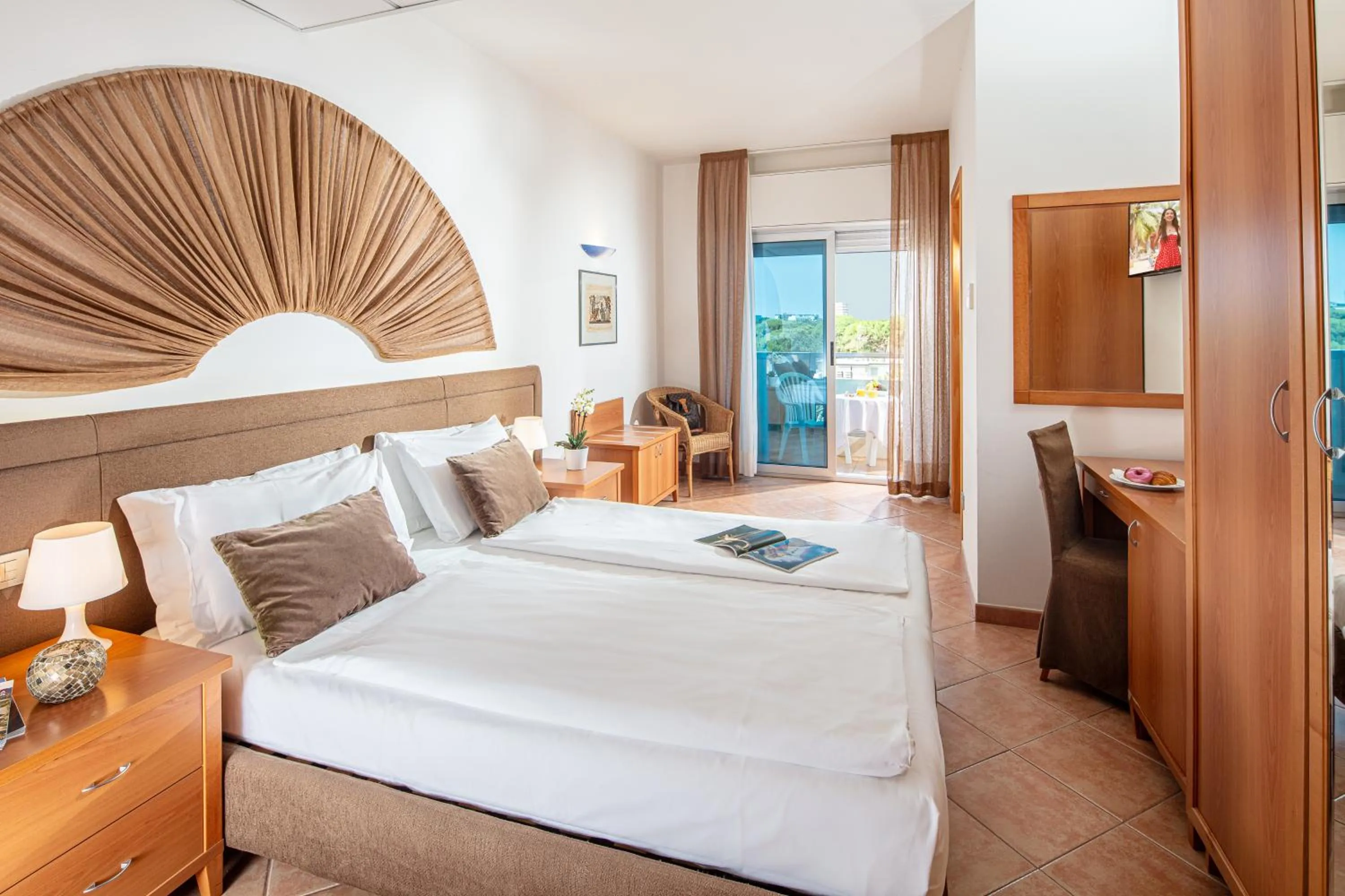 Restaurant/places to eat, Bed in Hotel Rex