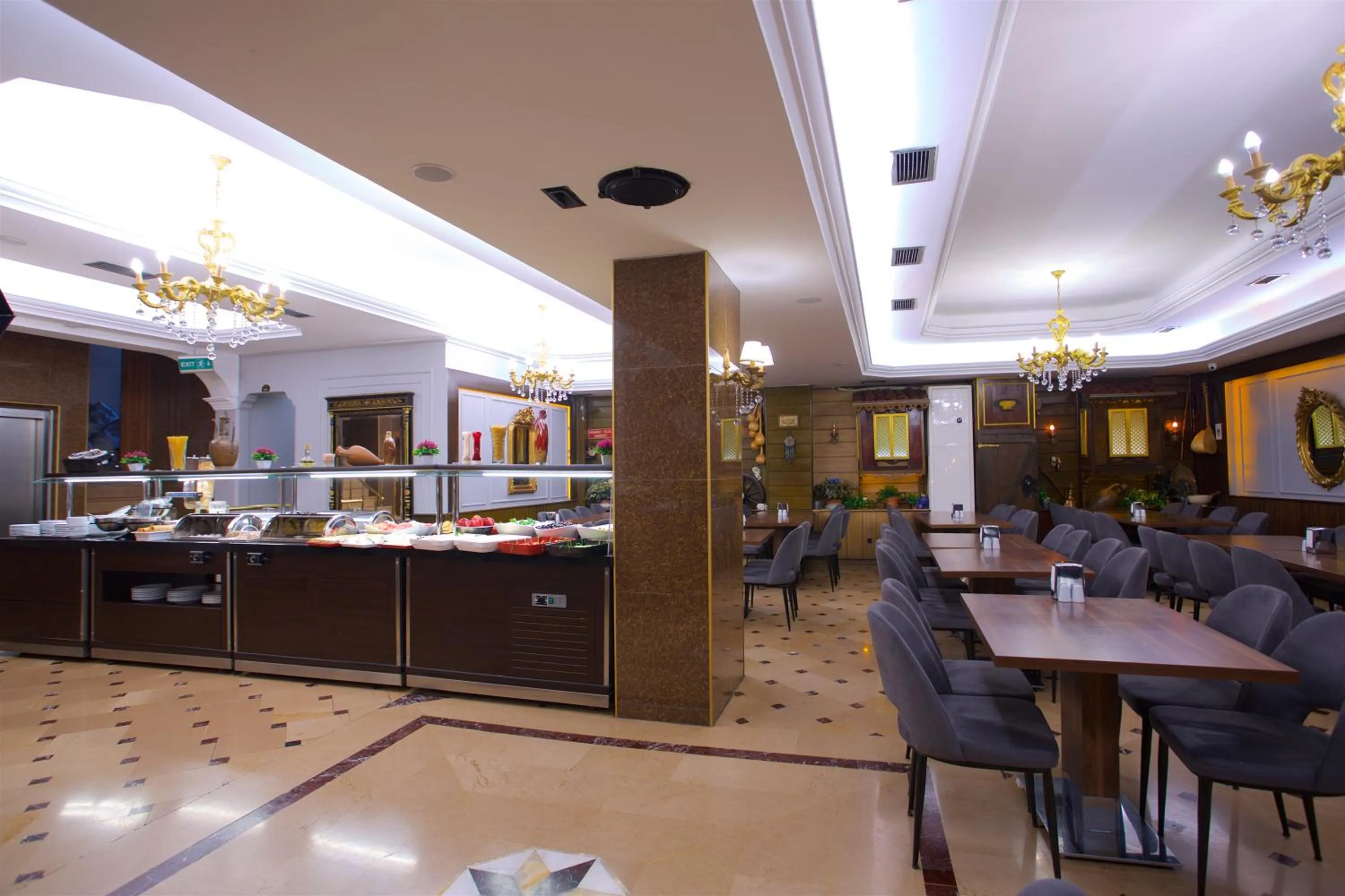 Restaurant/places to eat in Grand Ant Hotel