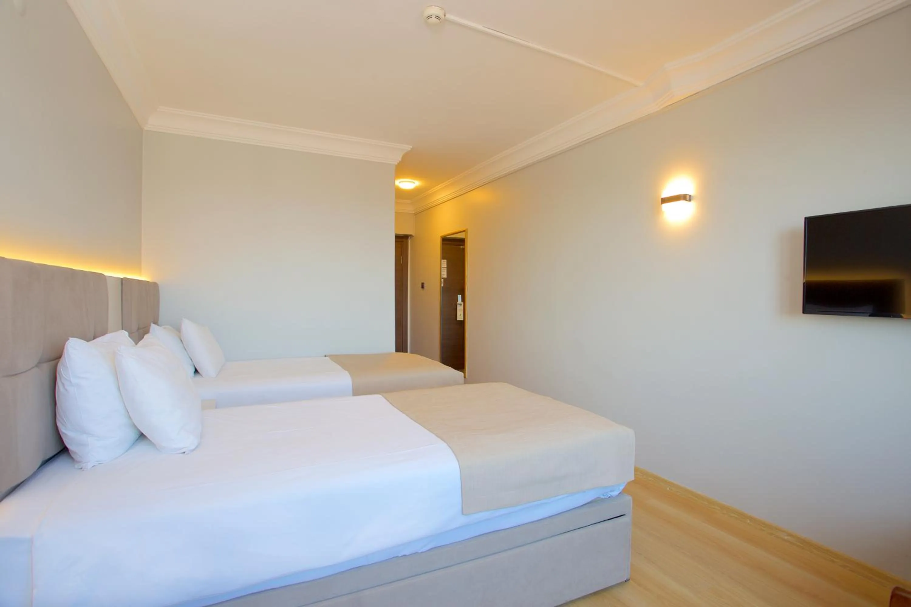 Bedroom, Bed in Grand Ant Hotel