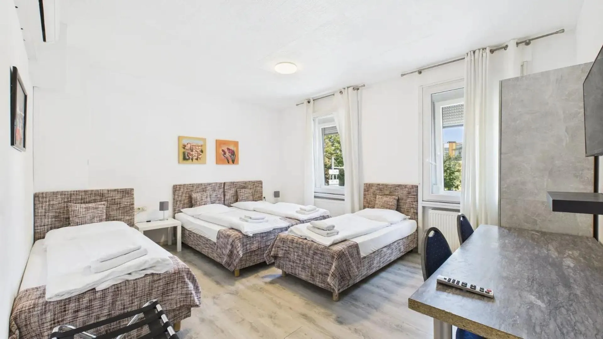 Family, Bed in City Hotel