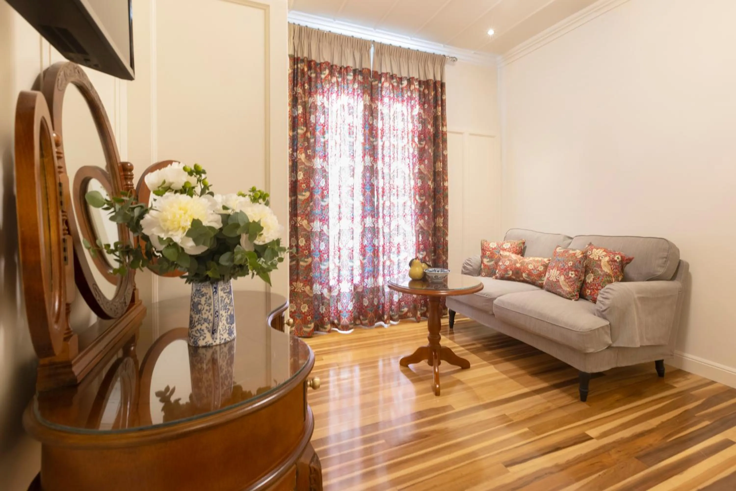 Photo of the whole room in Despotiko Hotel