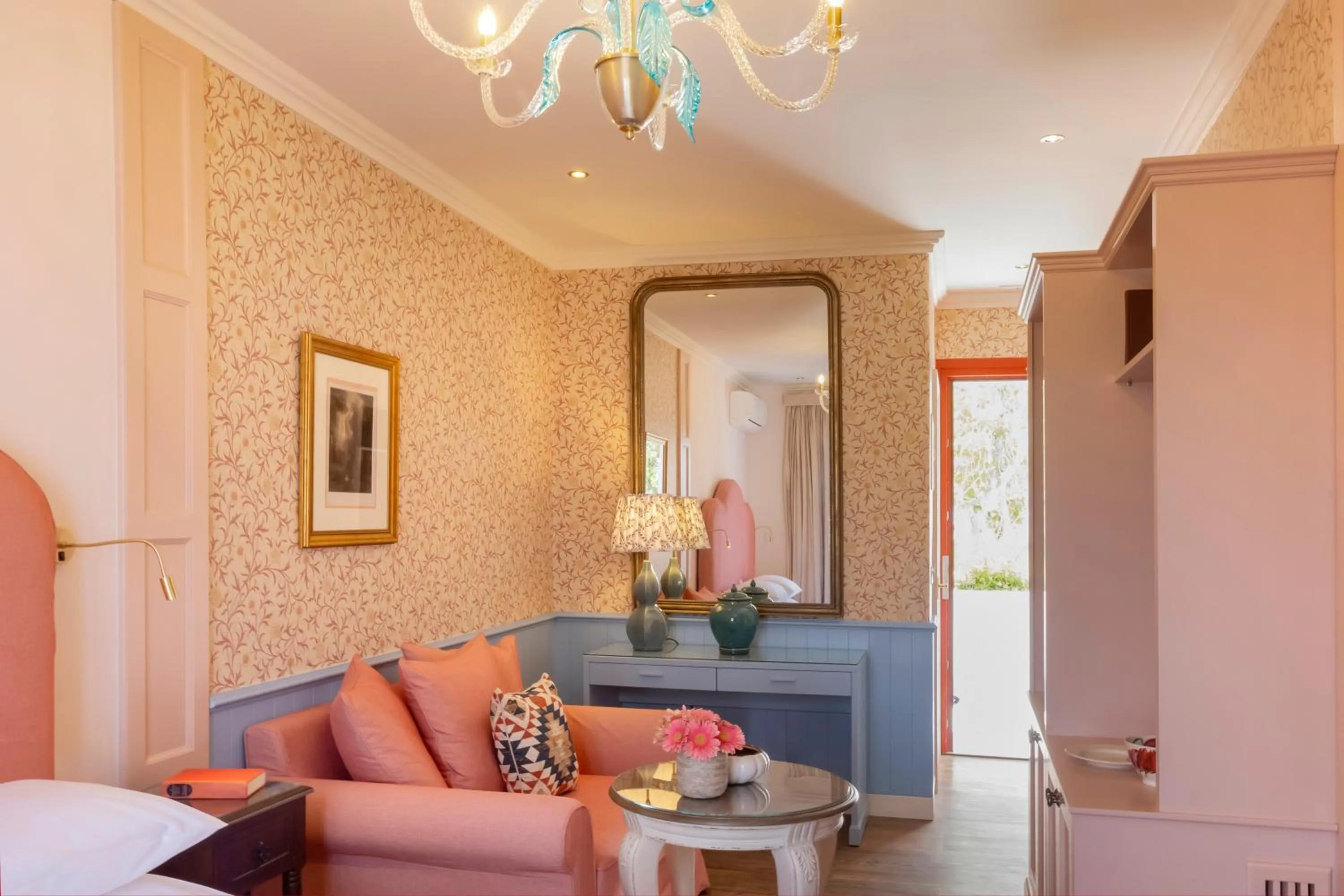 Photo of the whole room in Despotiko Hotel