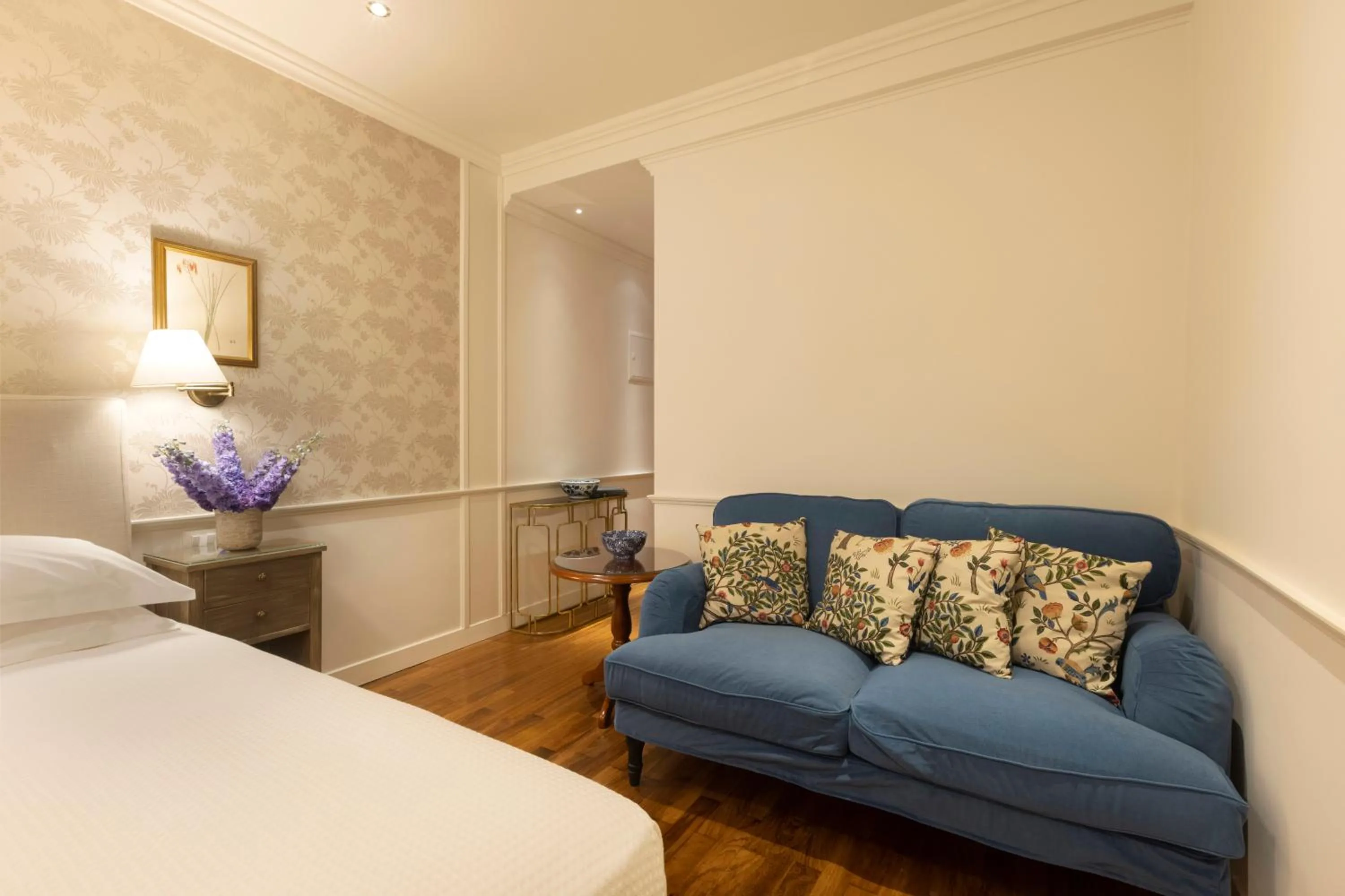 Photo of the whole room, Bed in Despotiko Hotel