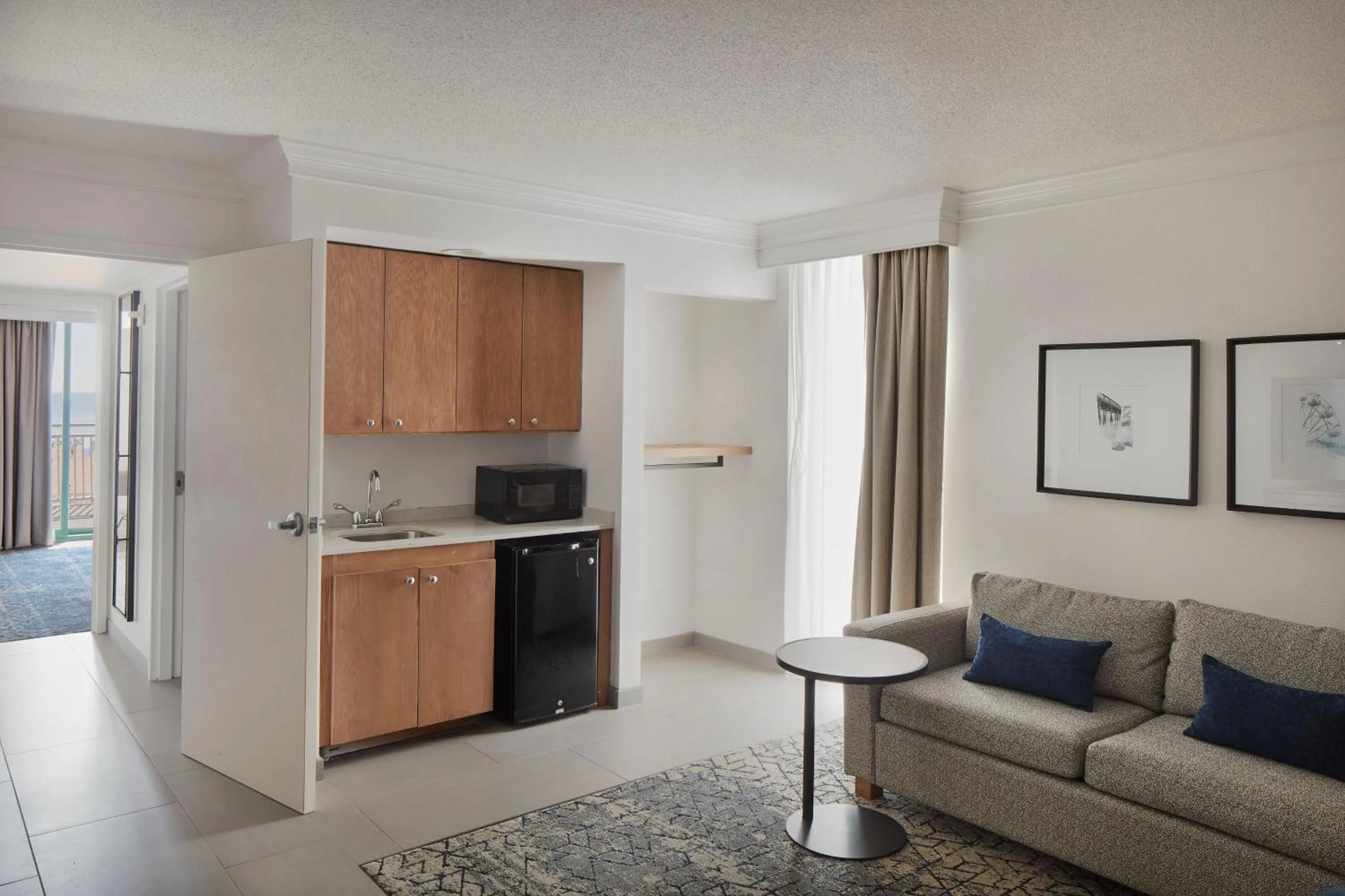 Living room in Sheraton Oceanfront Hotel