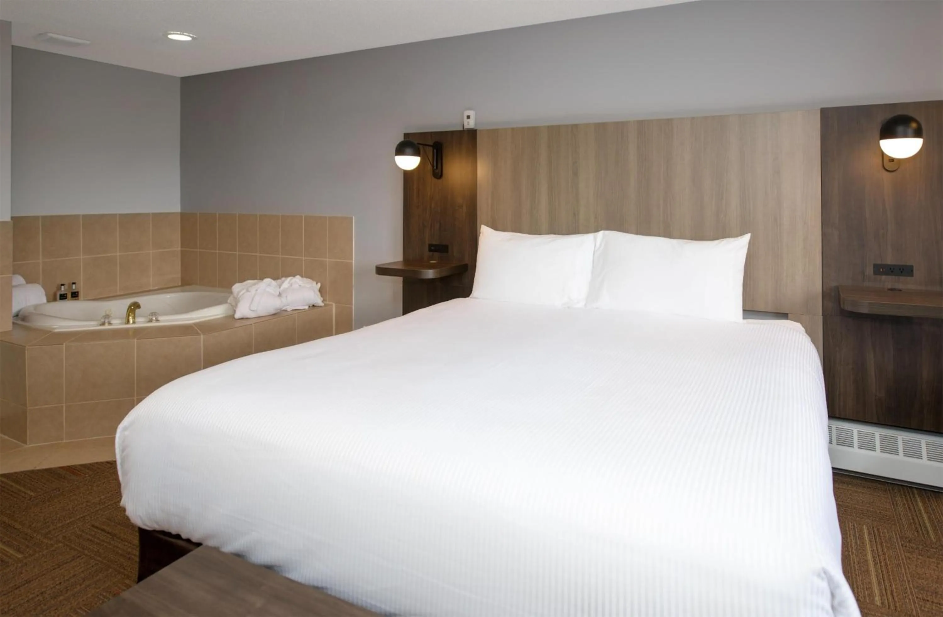 Photo of the whole room, Bed in Coast Hinton Hotel