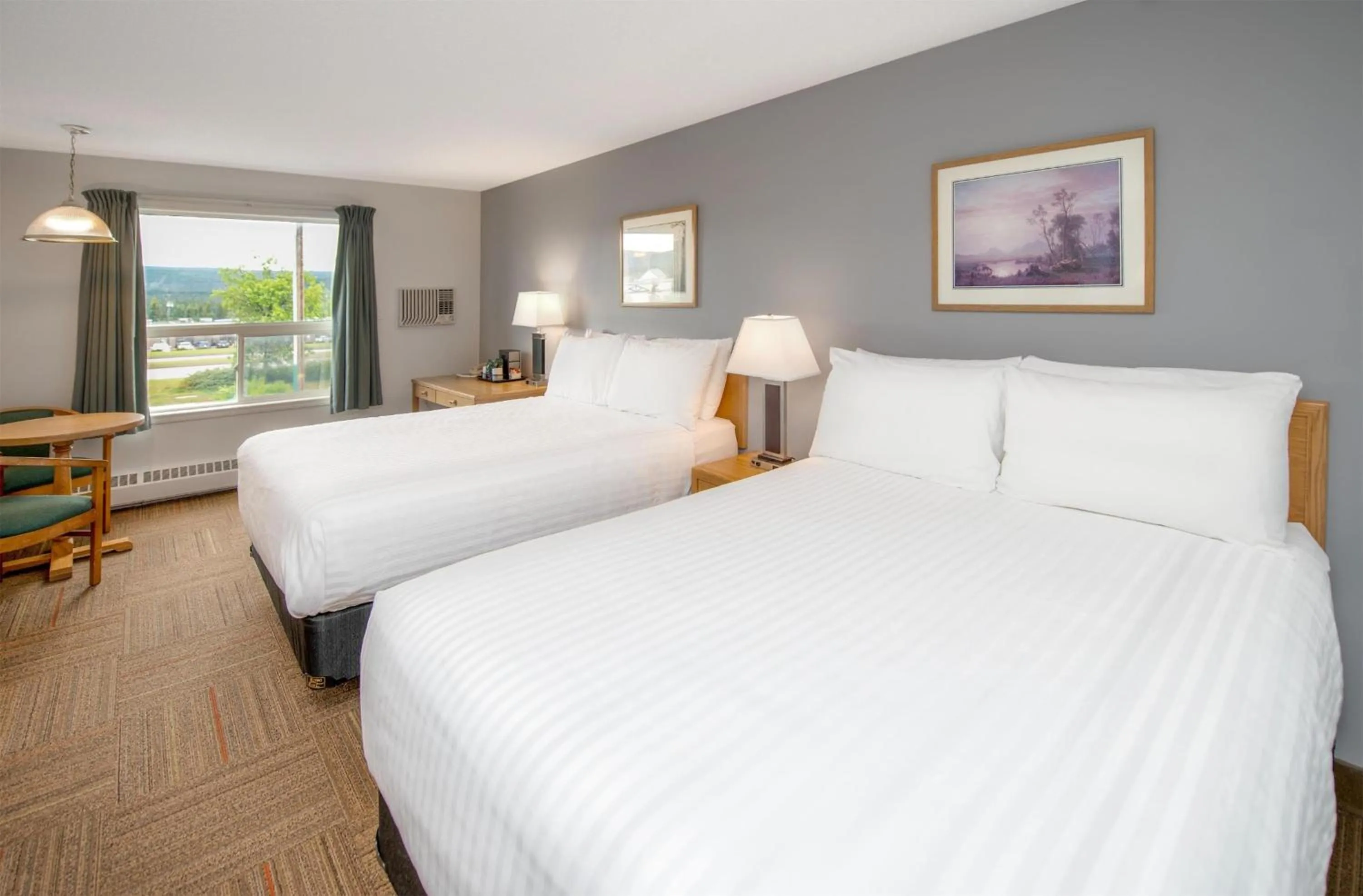 Bedroom, Bed in Coast Hinton Hotel