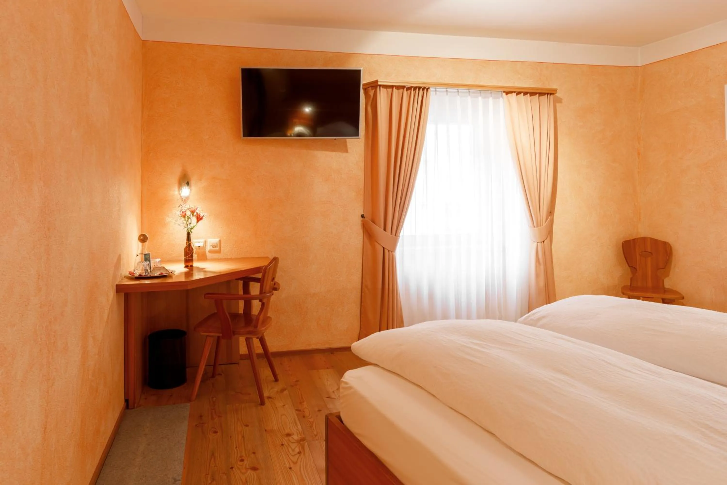 Bedroom, Bed in Hotel & SPA Croce Bianca