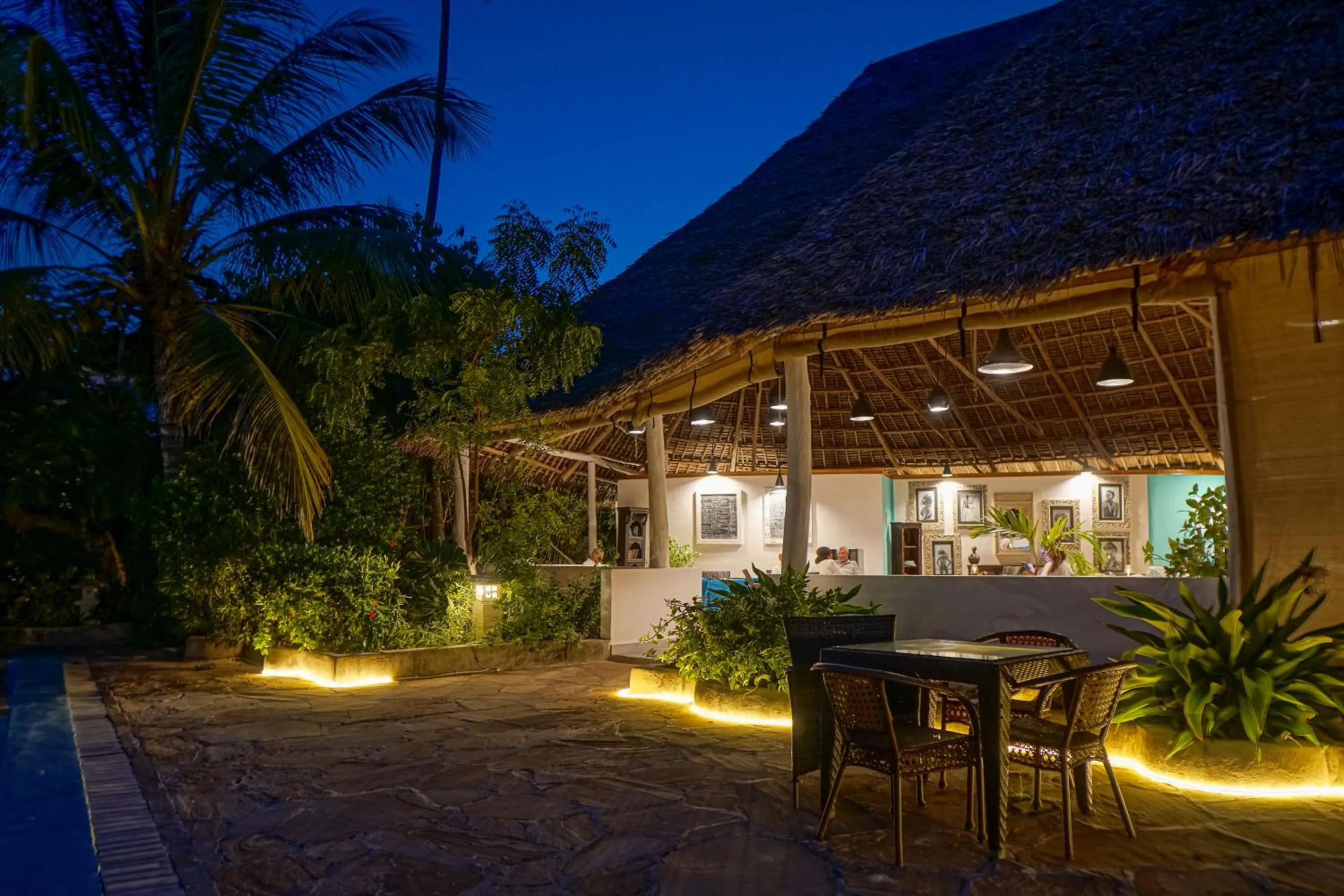 Restaurant/places to eat in Jafferji Beach Retreat