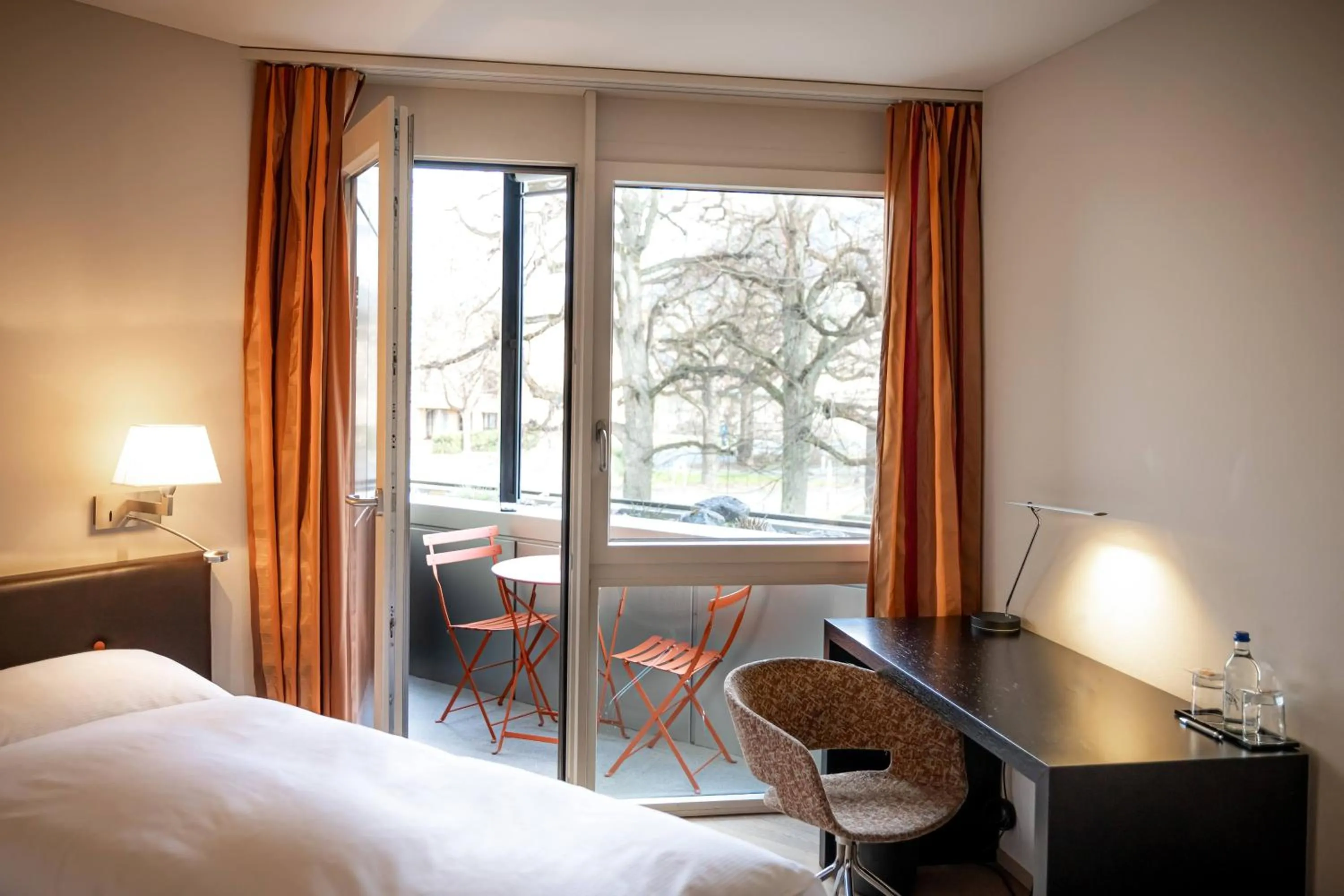 Balcony/Terrace, Bed in Hotel Seepark Thun