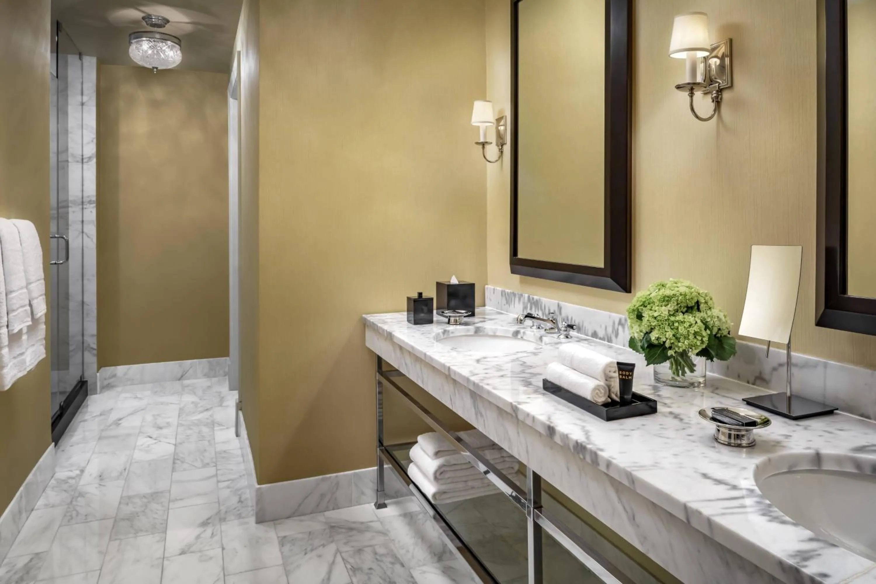 Bathroom in The Blackstone, Autograph Collection