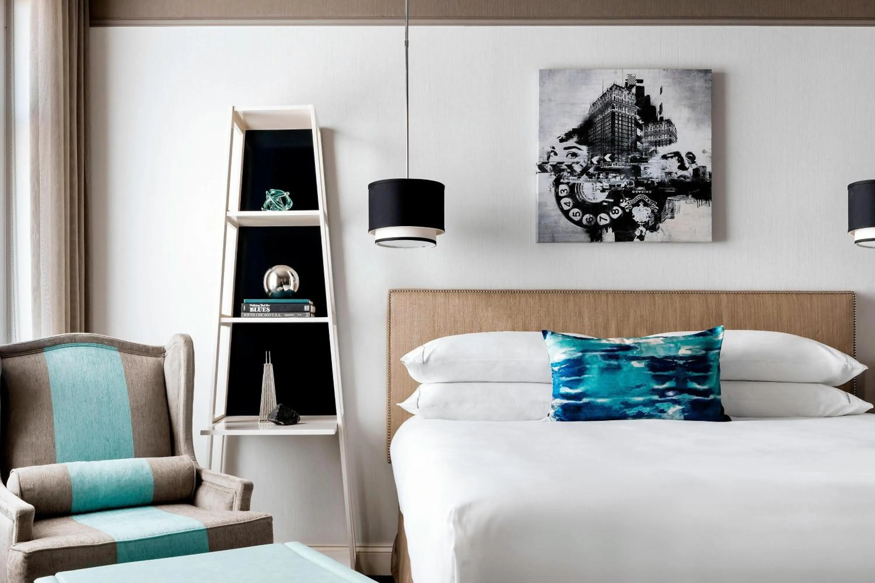 Photo of the whole room, Bed in The Blackstone, Autograph Collection