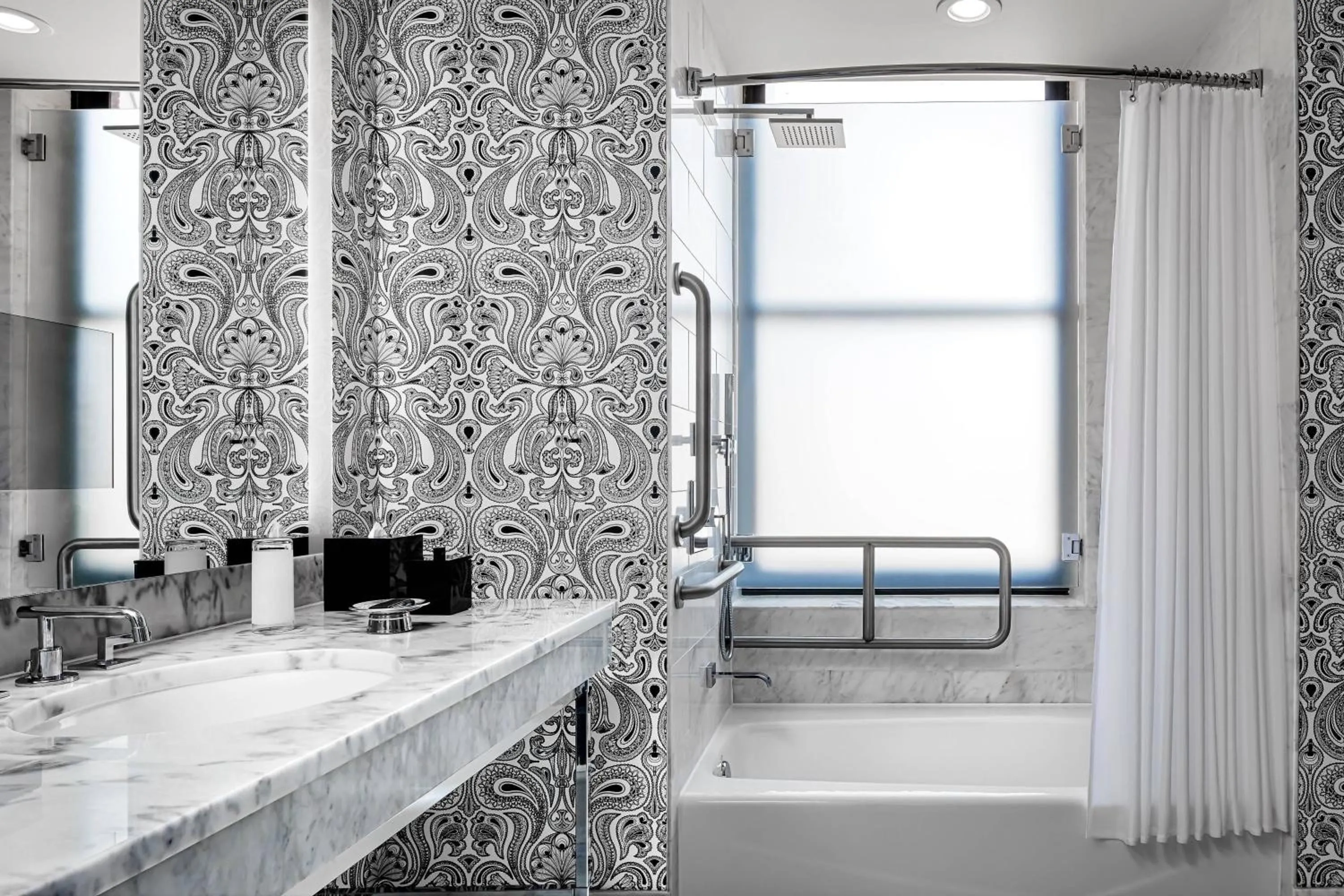 Bathroom in The Blackstone, Autograph Collection