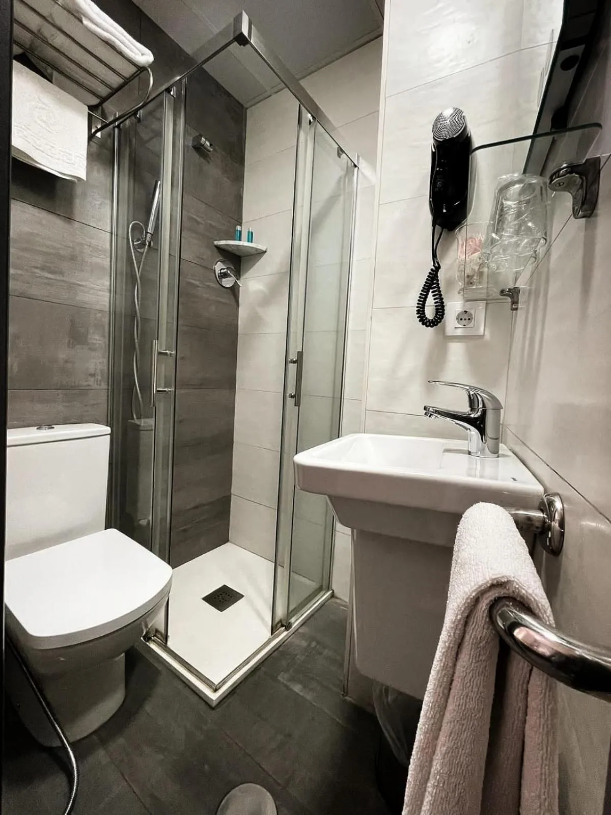 Bathroom in Hostal Paco´s