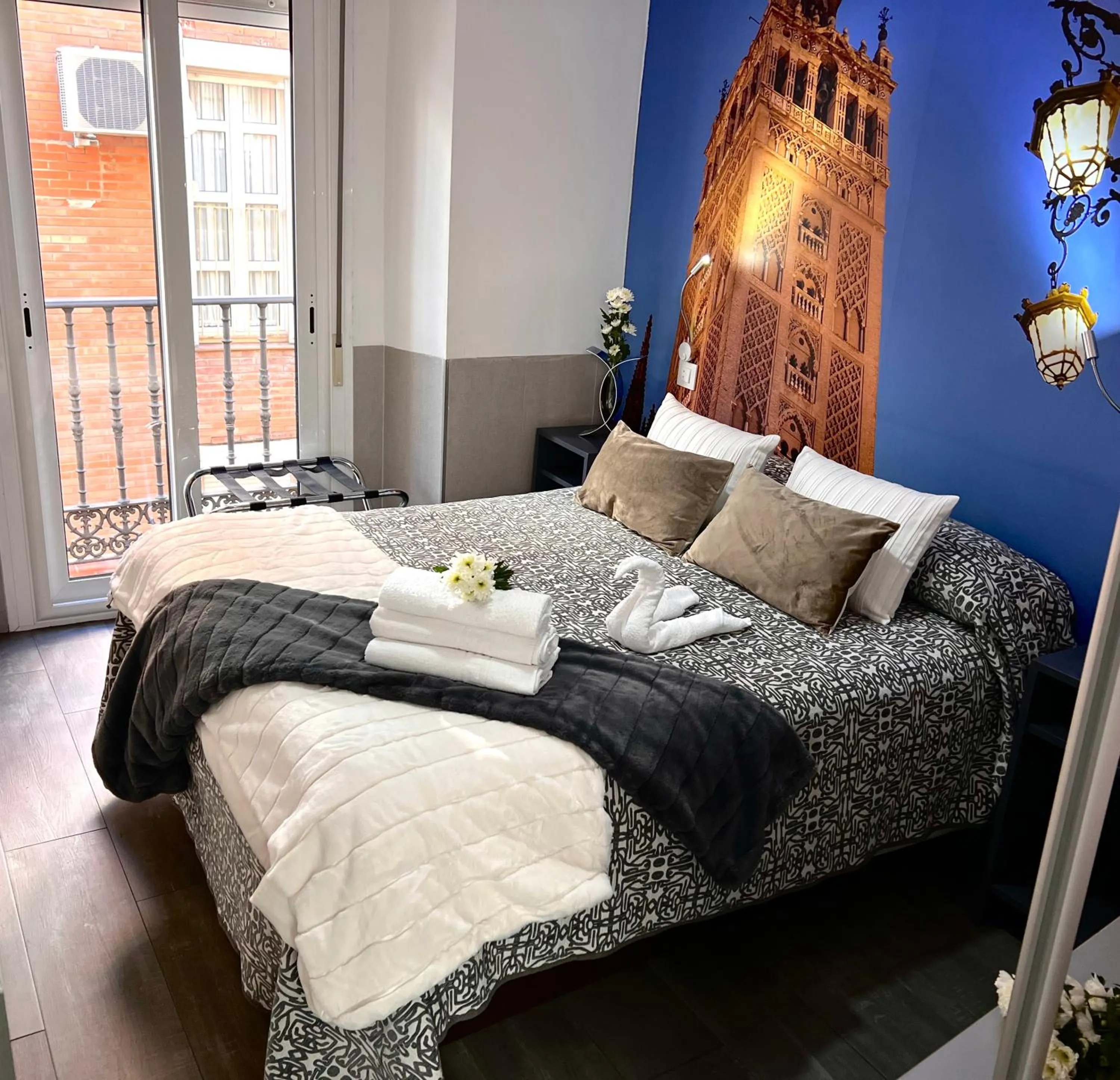 Bedroom, Bed in Hostal Paco´s