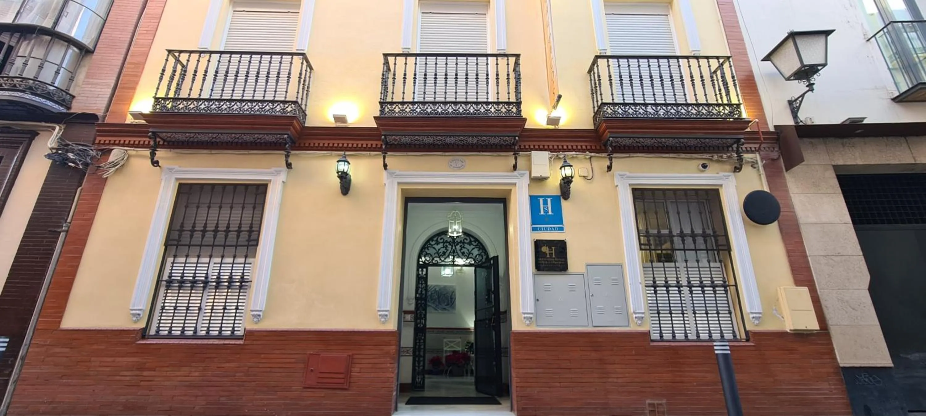 Property building in Hostal Paco´s
