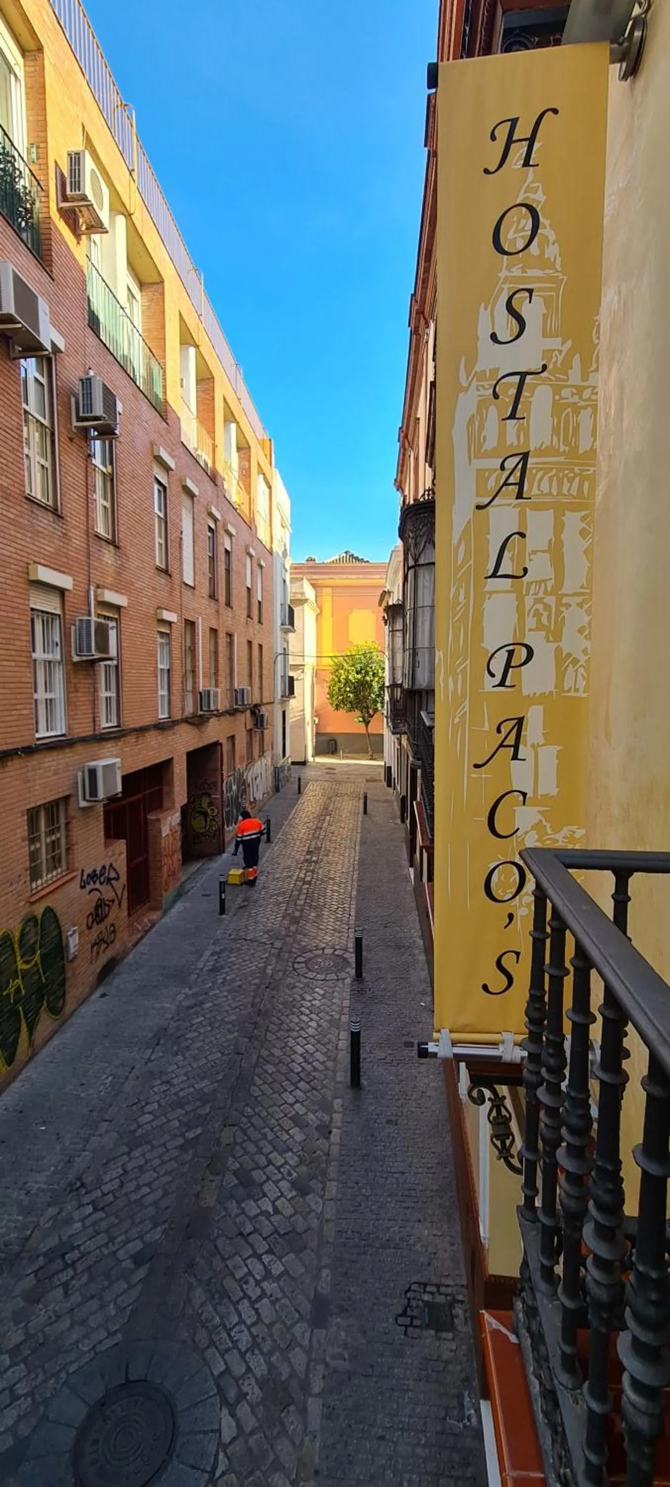 Property building in Hostal Paco´s