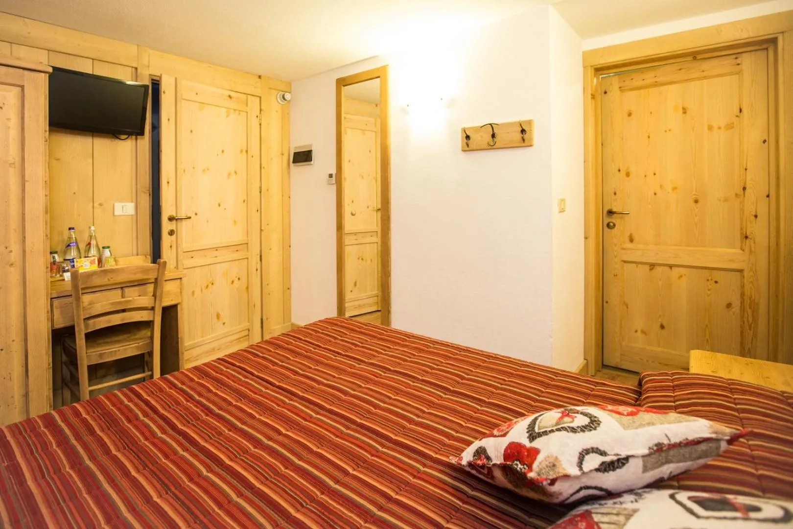 Bedroom, Bed in Hotel Restaurant La Barme